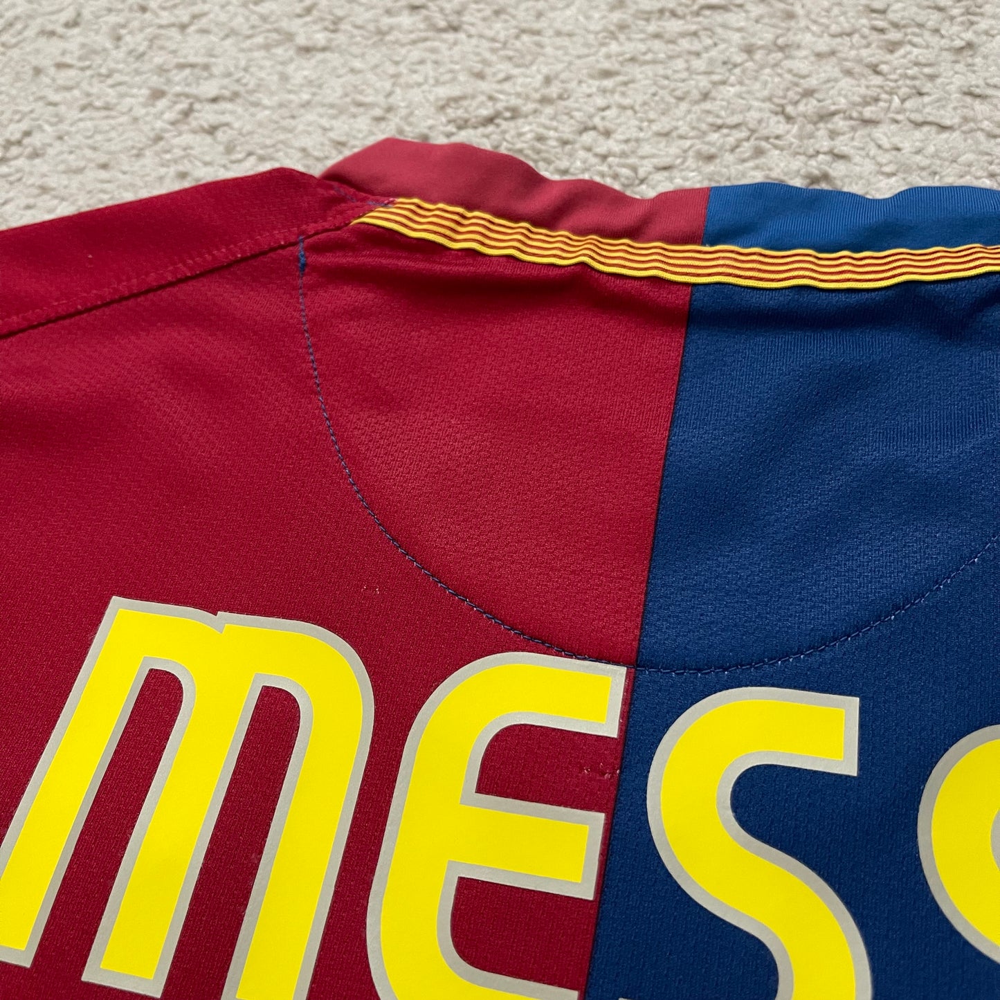 Barcelona 2008/09 home x Messi #10 (XL) *small hole on the front