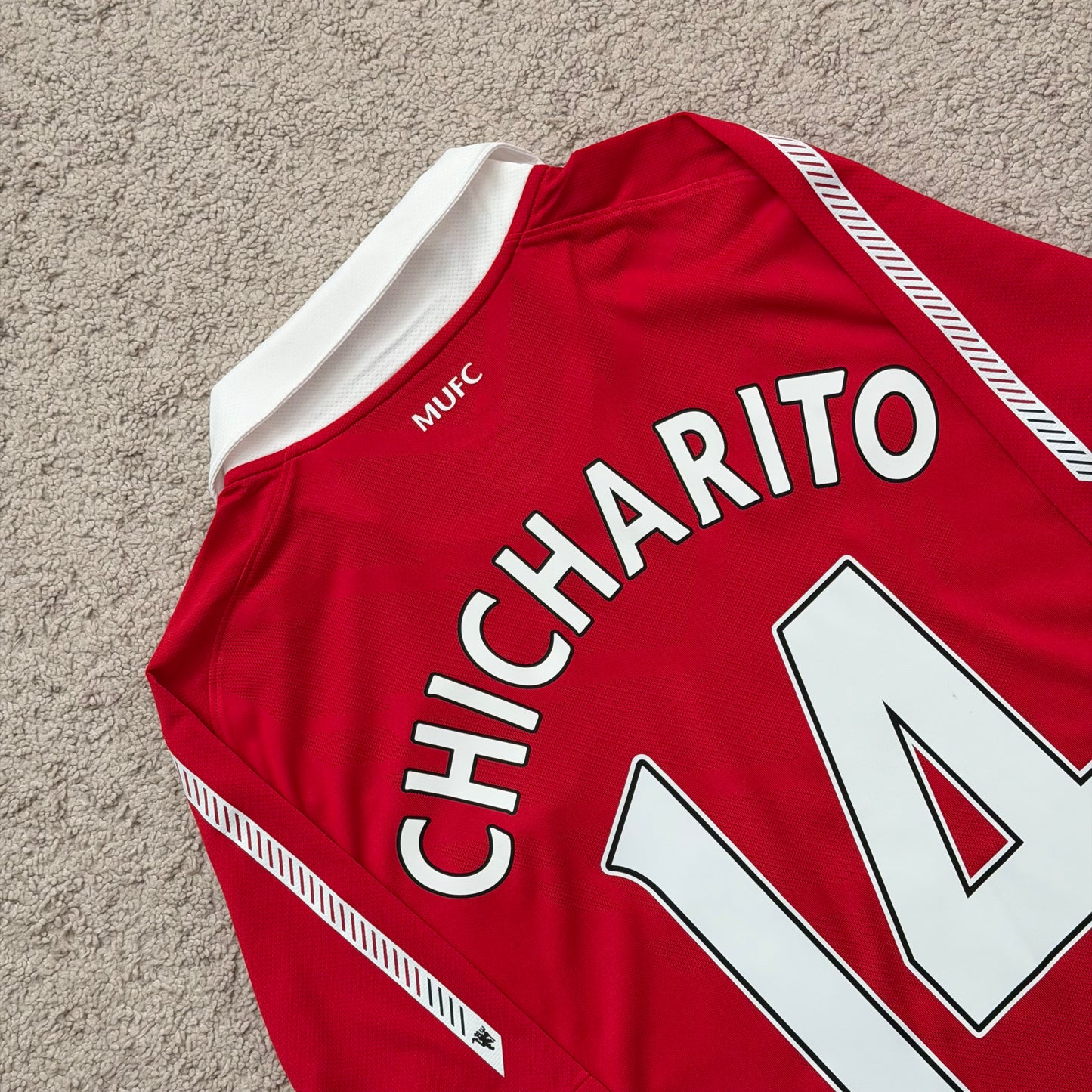 Manchester United 2010/11 home x Chicharito #14 (L)