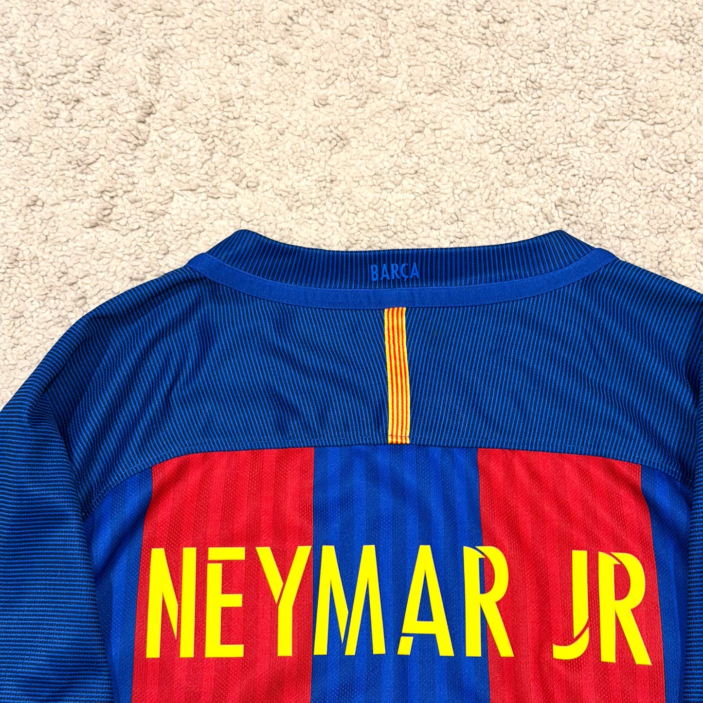 Barcelona 2016/17 home x Messi #10 (M) *very tiny holes