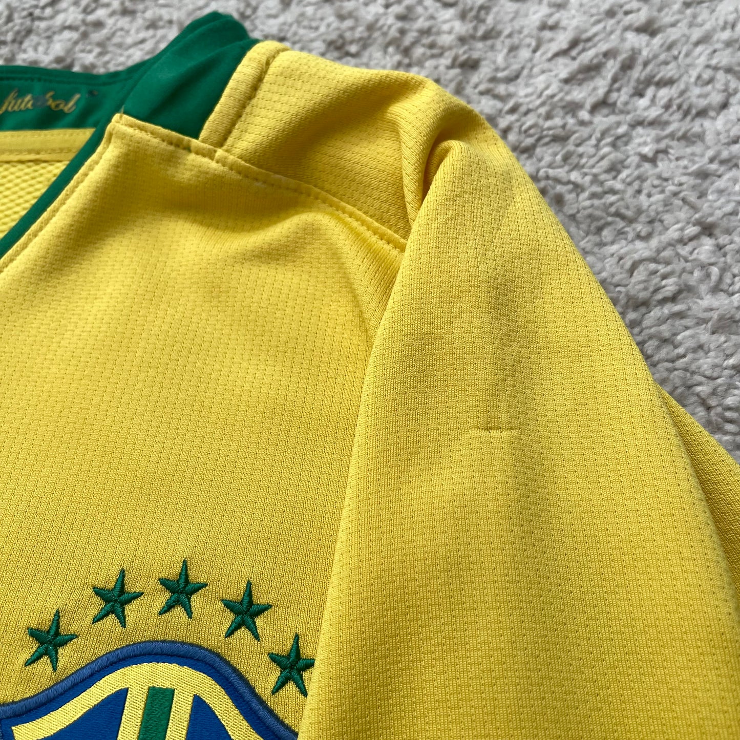 Brazil 2008/2009/2010 home x Ronaldinho #10 (XL) *has some tiny holes