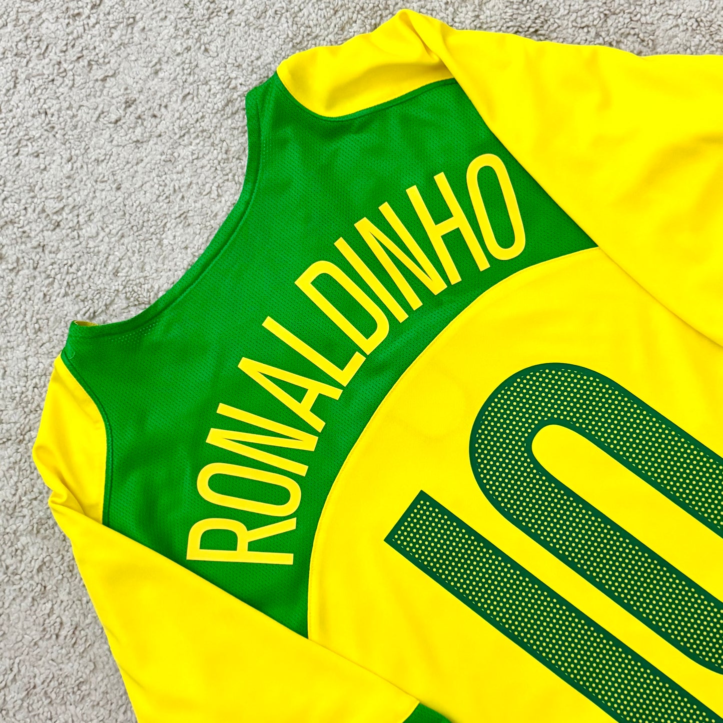 Brazil 2004/05 home x Ronaldinho #10 (XL)