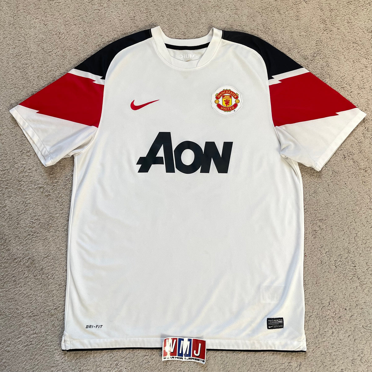 Manchester United 2010/11 away x Chicharito Hernandez #14 (L)