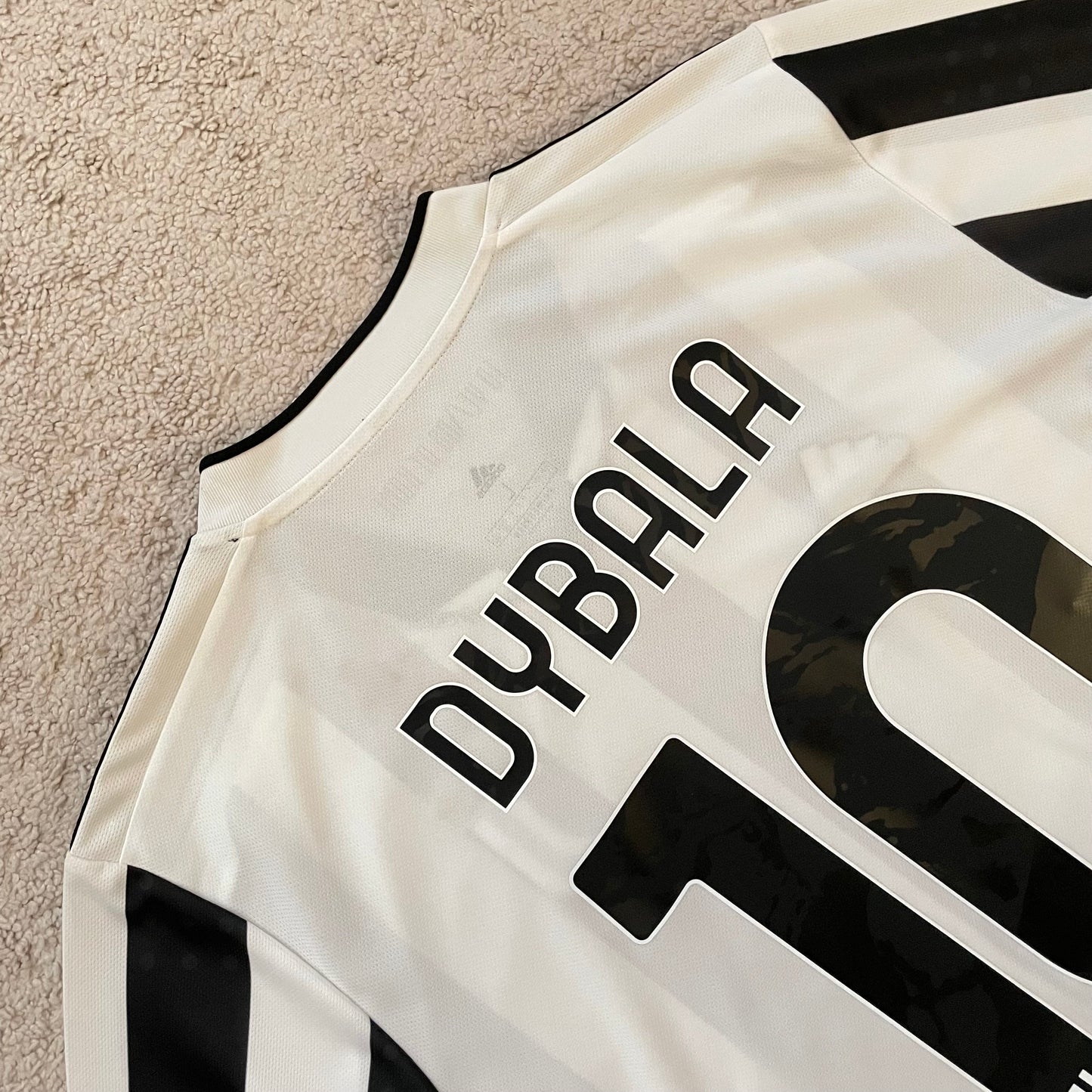 Juventus 2021/22 home x Paulo Dybala #10 (L)