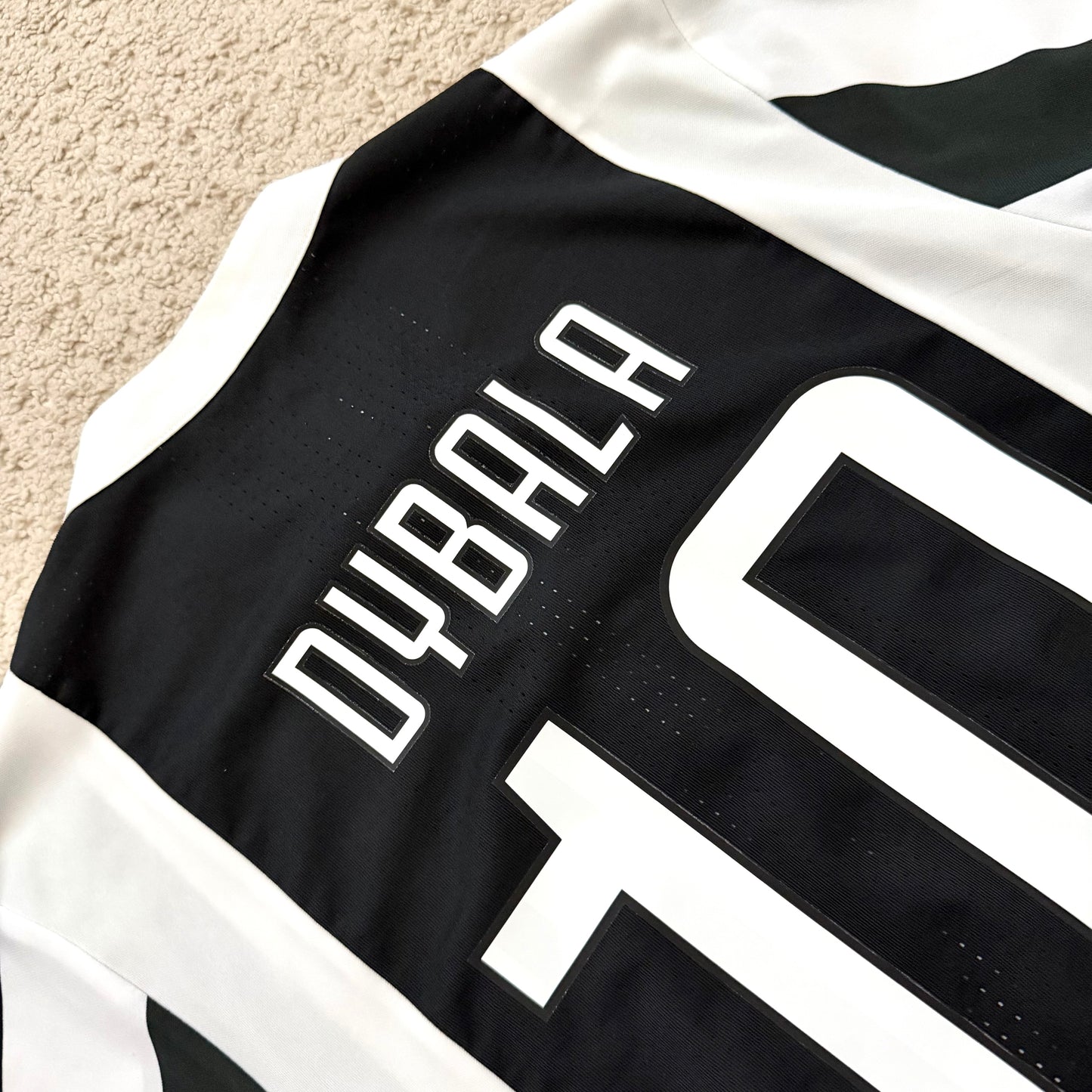 Juventus 2017/18 home PLAYER VERSION x Paulo Dybala #10 (M)