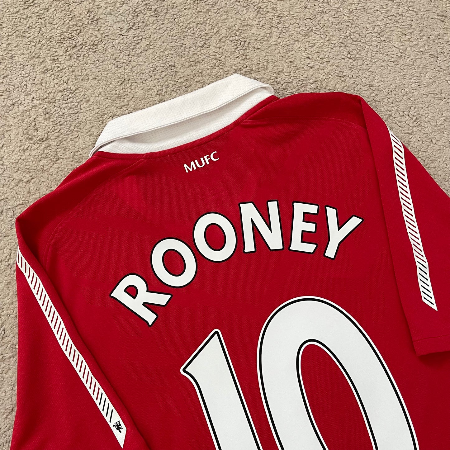 Manchester United 2010/11 home x Wayne Rooney #10 (L)