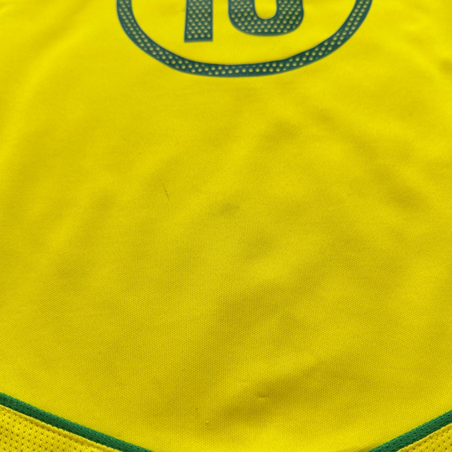 Brazil 2004/06 home x Ronaldinho #10 (L)
