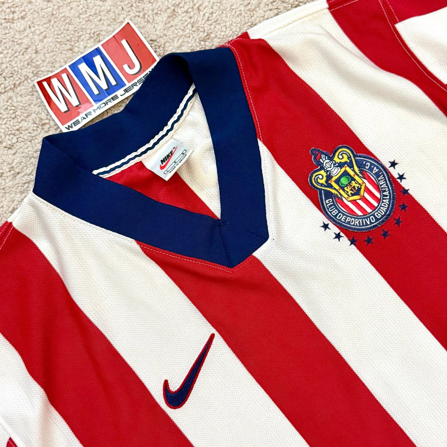 Chivas de Guadalajara 1997 home (L, runs big)