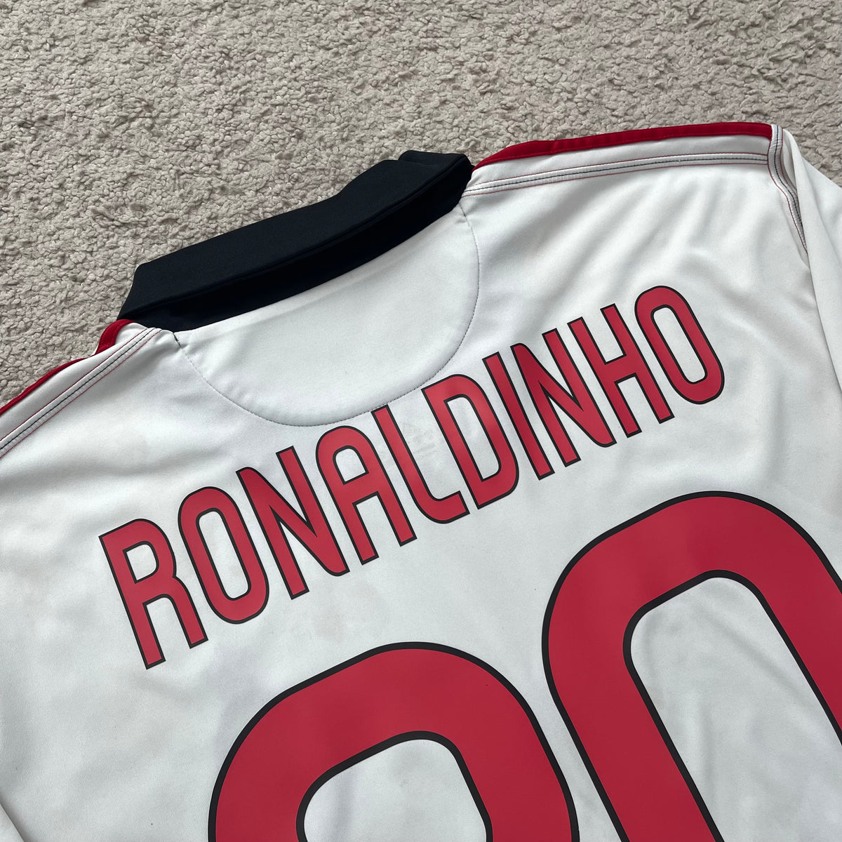 AC Milan 2010/11 away x Ronaldinho #80 (XL)