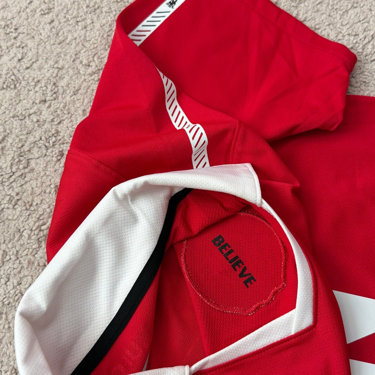 Manchester United 2010/11 home x Chicharito #14 (L)