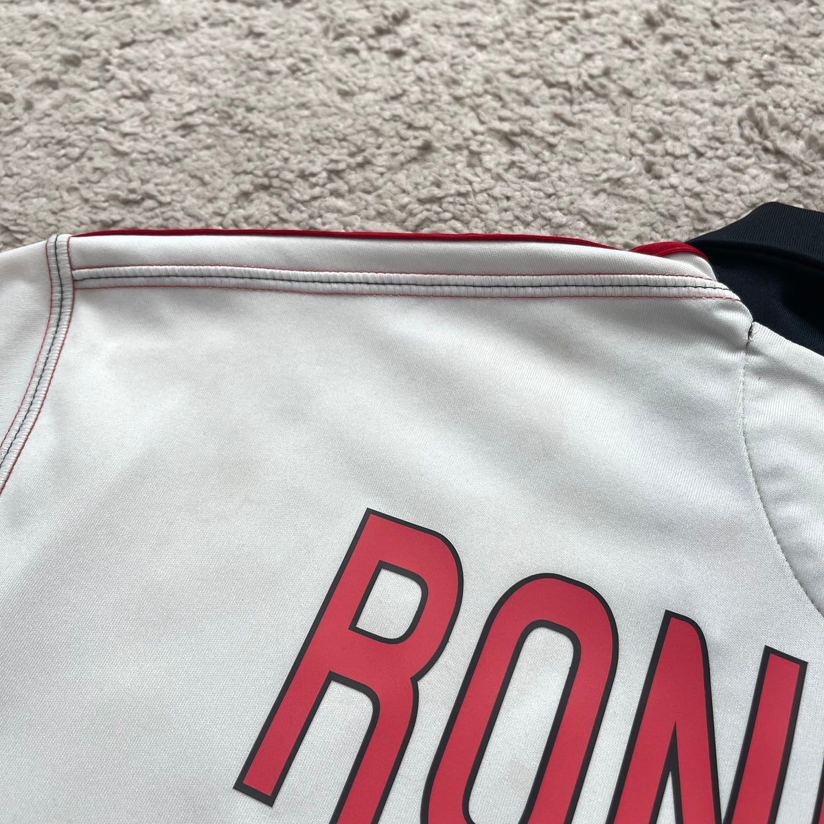 AC Milan 2010/11 away x Ronaldinho #80 (XL)