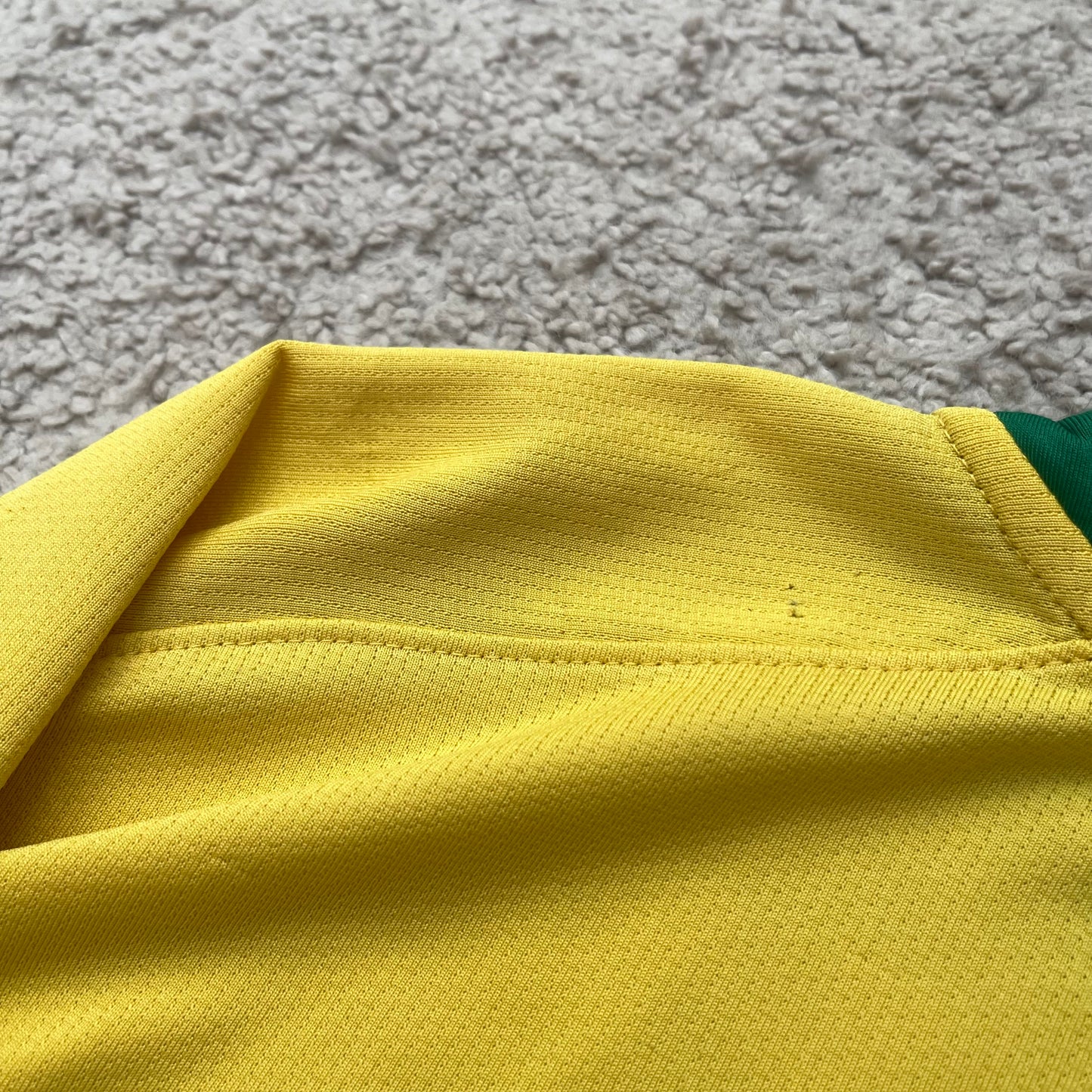 Brazil 2008/2009/2010 home x Ronaldinho #10 (XL) *has some tiny holes