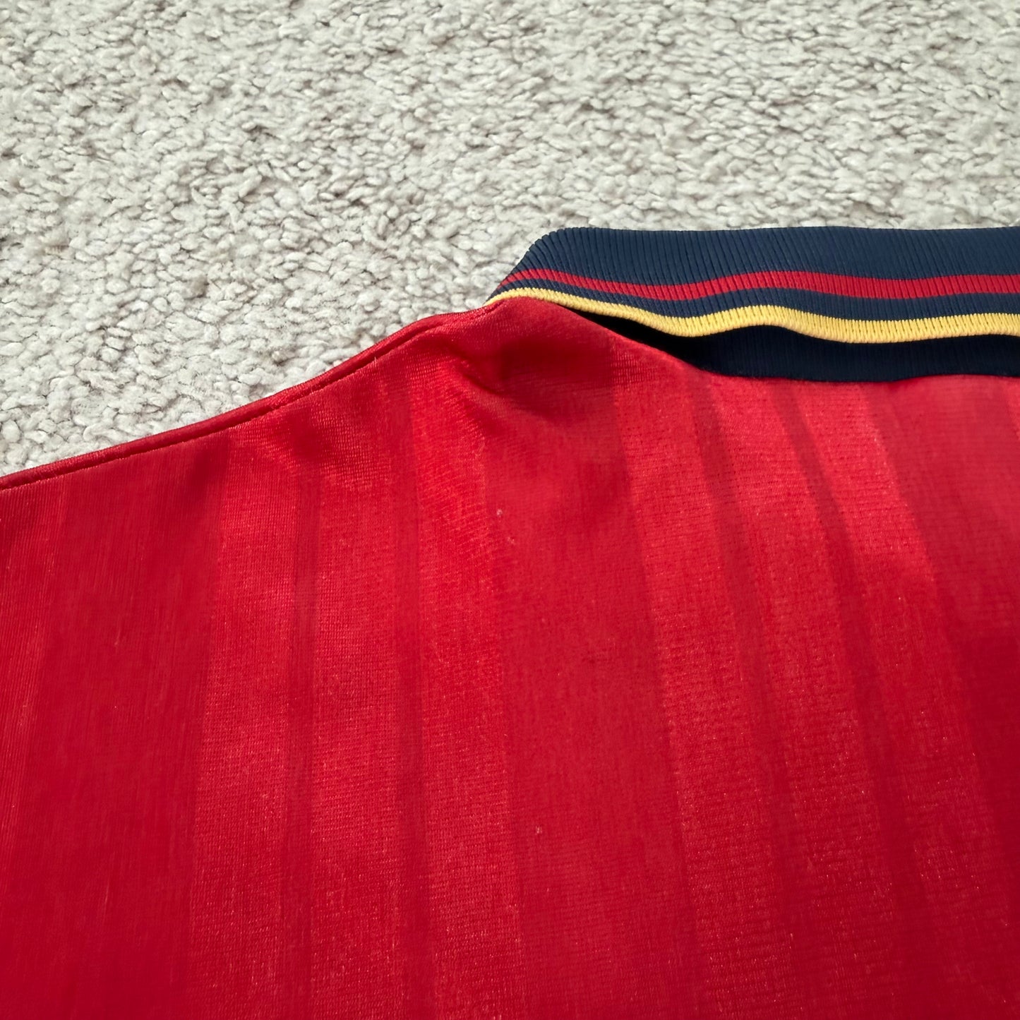 Spain 1994 World Cup home (M) *tiny holes on right sleeve