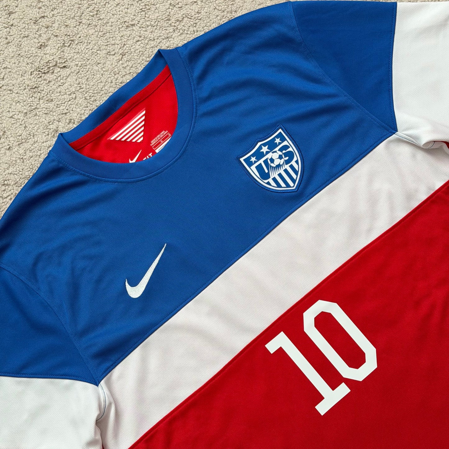 USA 2014 away x Landon Donovan #10 L)