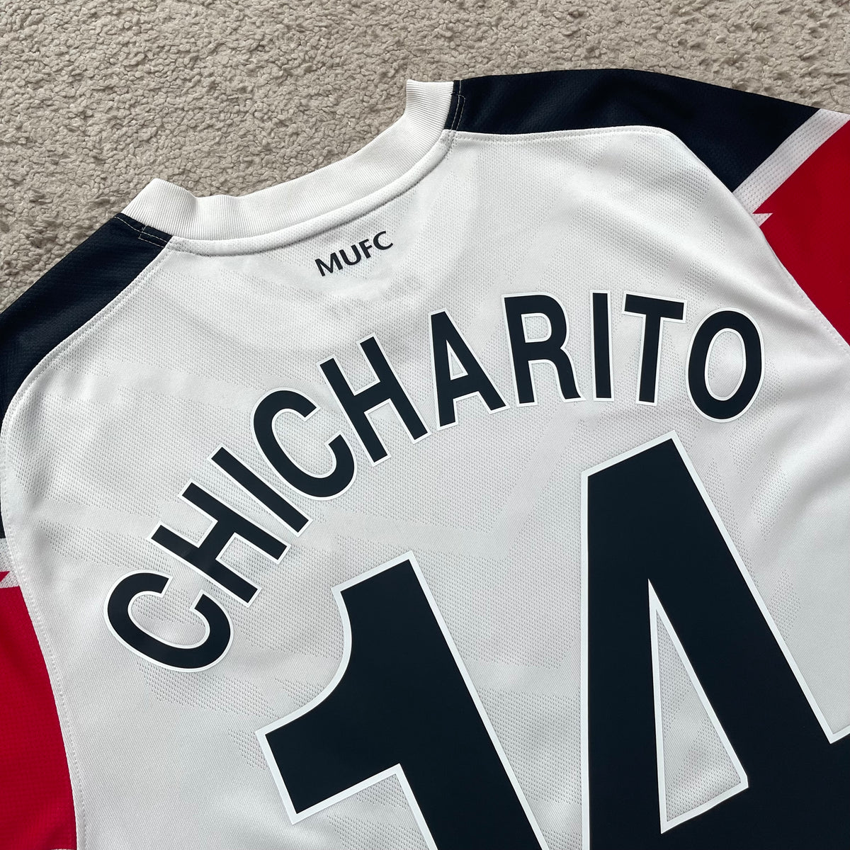 Manchester United 2010/11 away x Chicharito #14 (M)