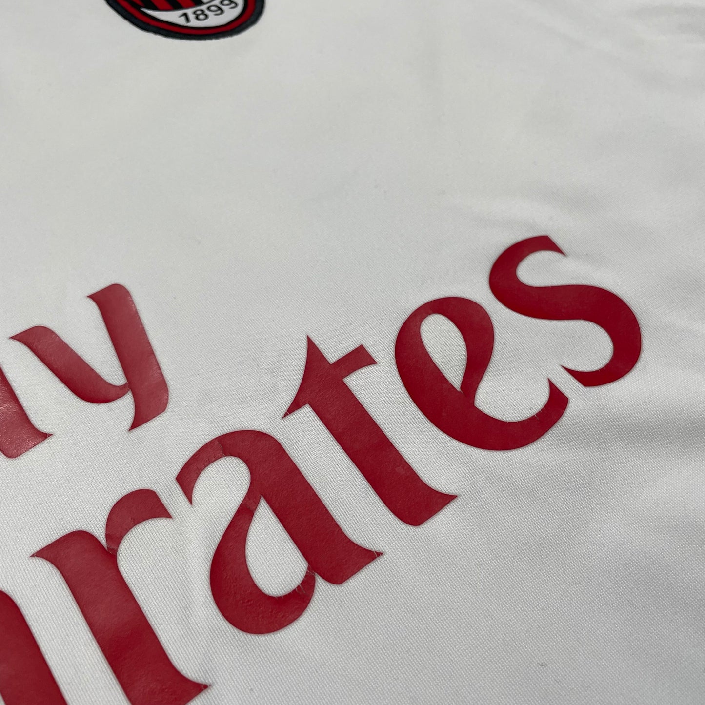 AC Milan 2013/14 away x Ricardo Kaká #22 (XL) *small hole on left sleeve*