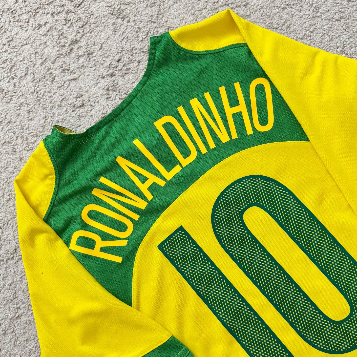 Brazil 2004/06 home x Ronaldinho #10 (L)