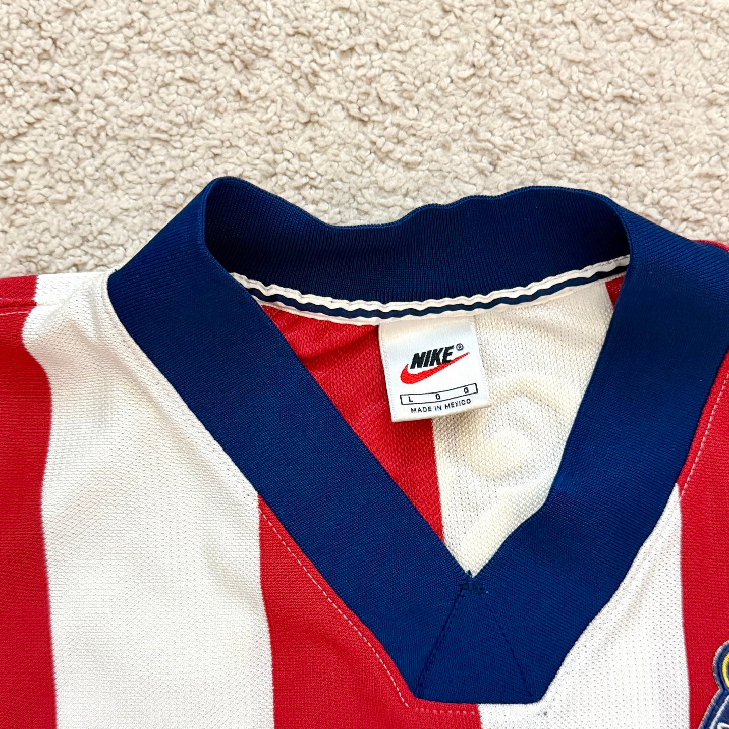 Chivas de Guadalajara 1997 home (L, runs big)