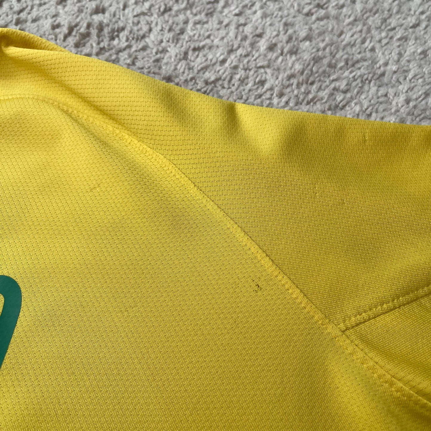 Brazil 2008/2009/2010 home x Ronaldinho #10 (XL) *has some tiny holes