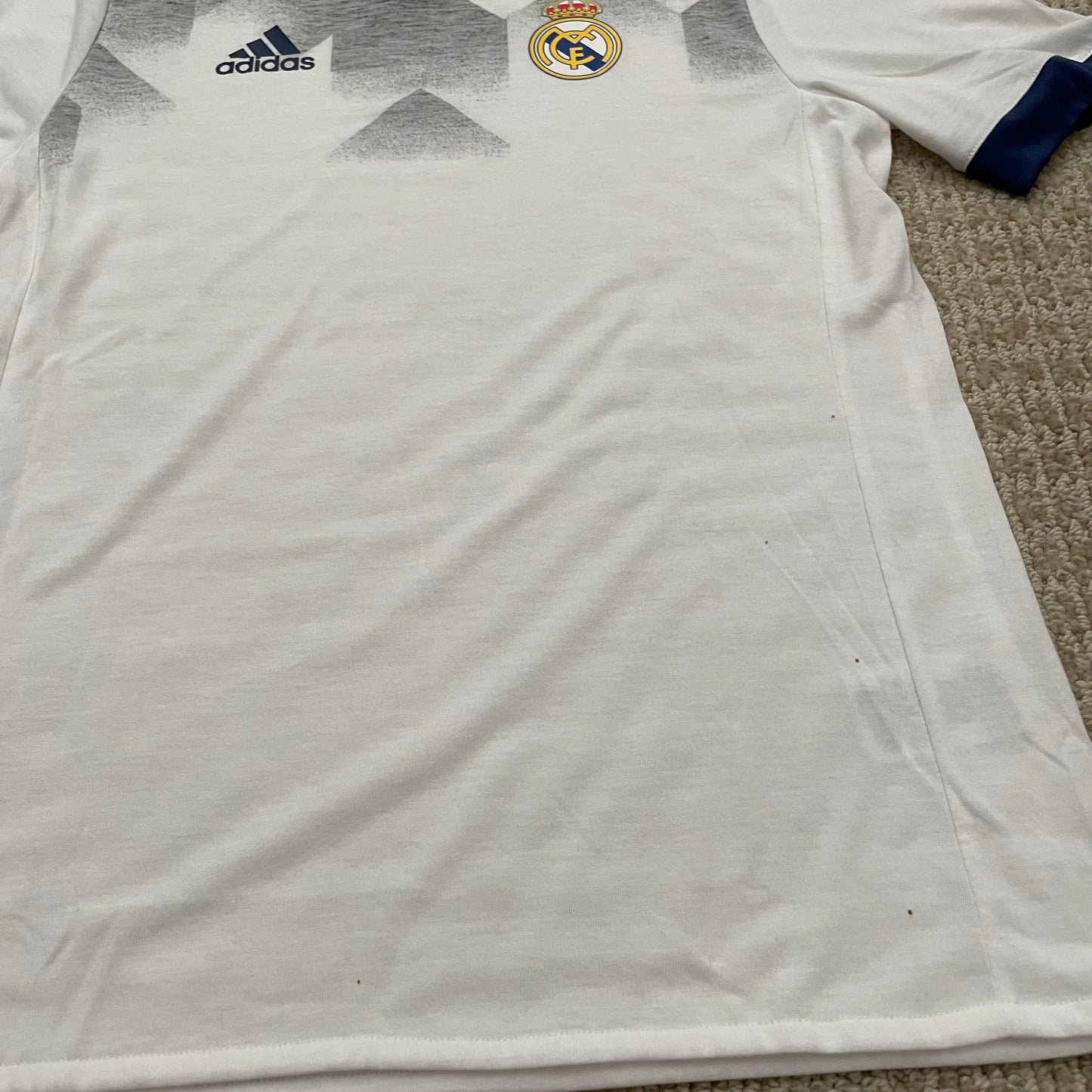 Real Madrid 2016/17 pre-match (YOUTH XL) *Brand new with tags