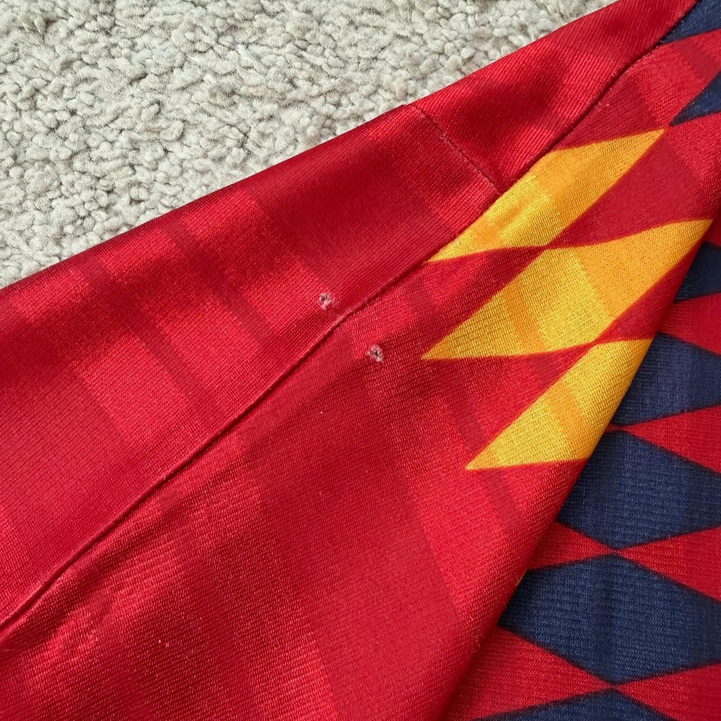 Spain 1994 World Cup home (M) *tiny holes on right sleeve