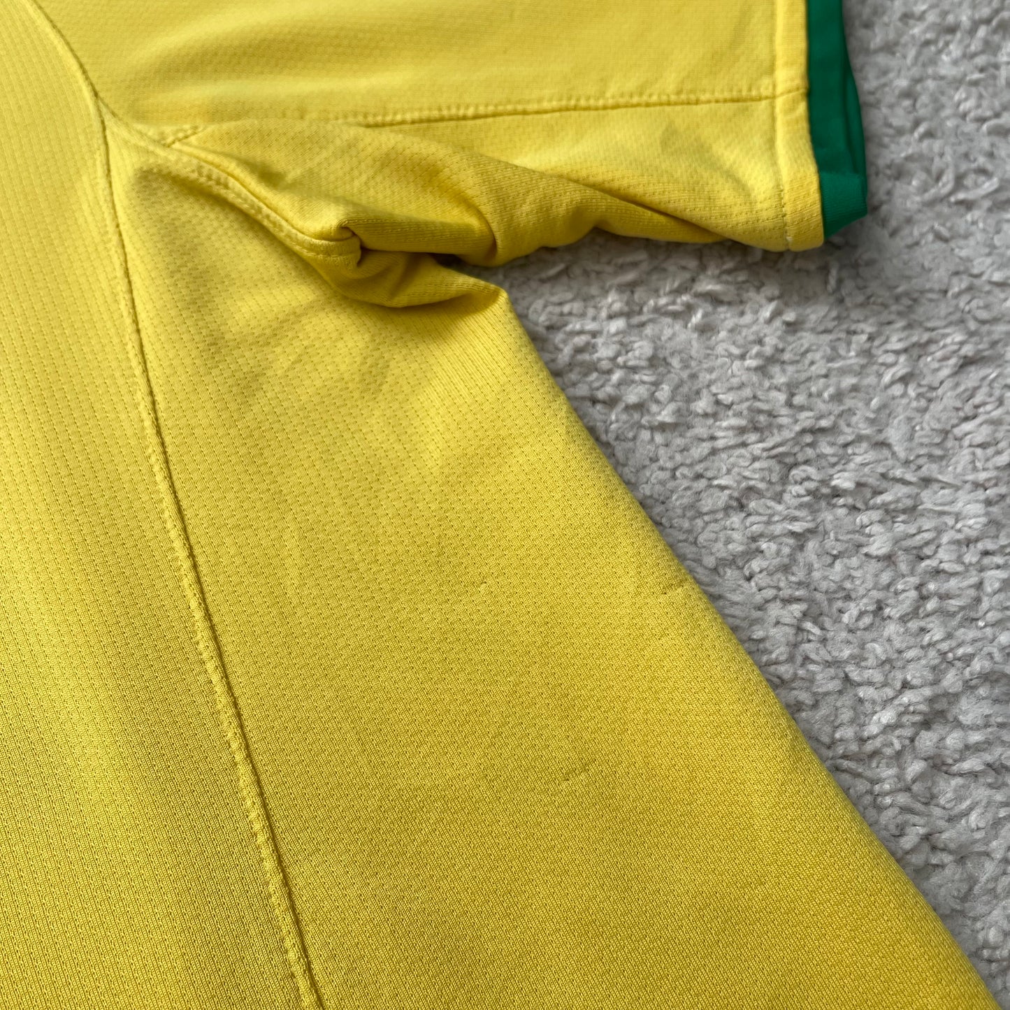 Brazil 2008/2009/2010 home x Ronaldinho #10 (XL) *has some tiny holes