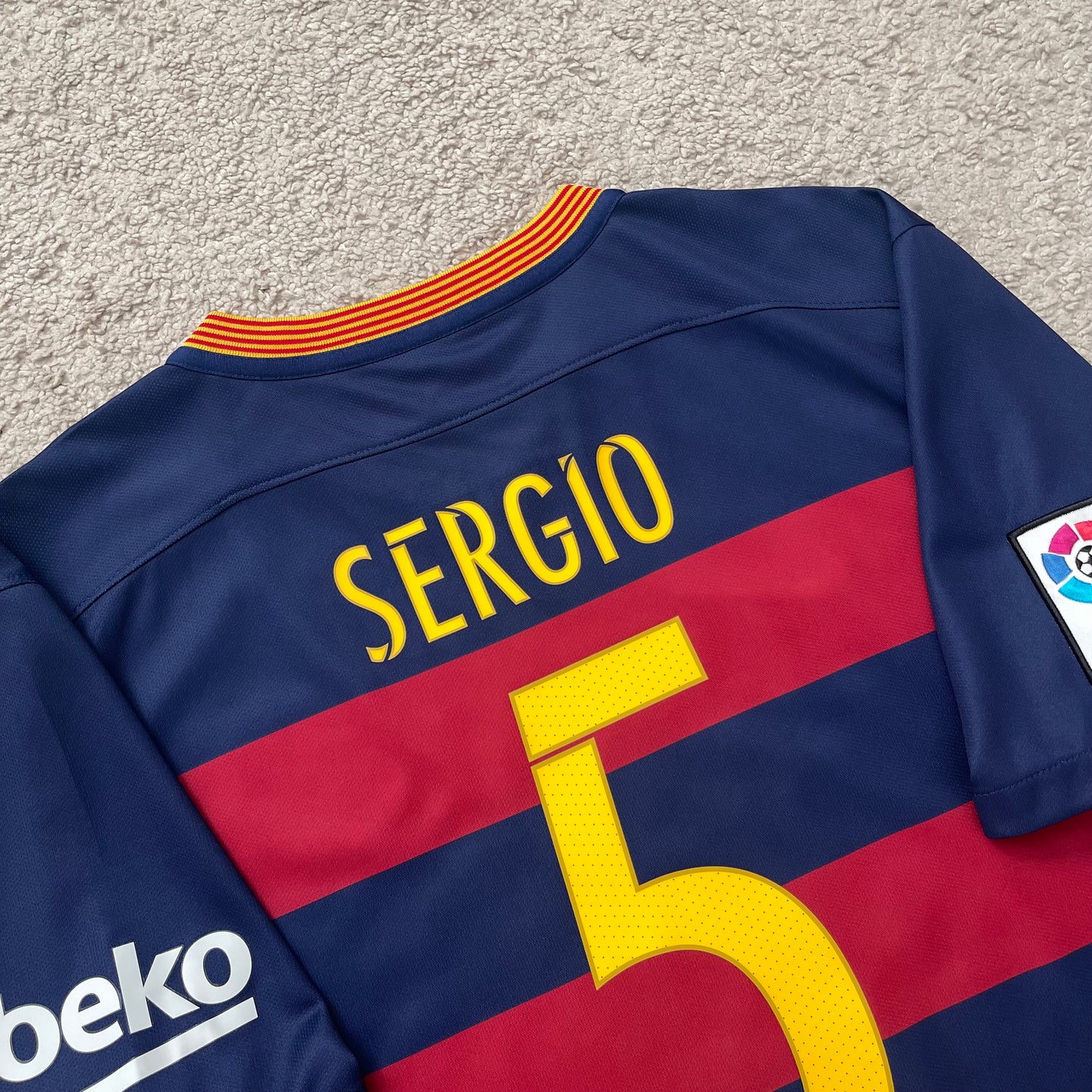 Barcelona 2015/16 home x Sergio Busquets #5 (L)