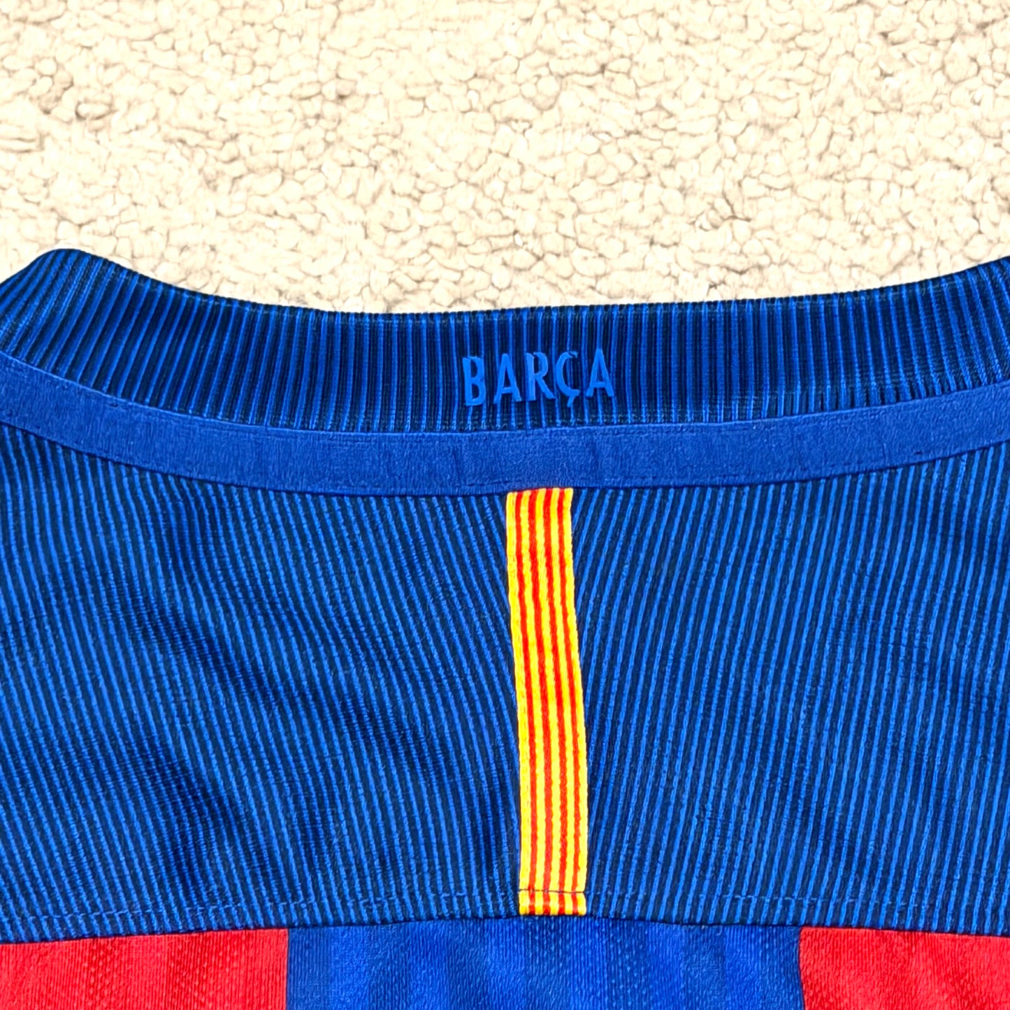 Barcelona 2016/17 home x Messi #10 (M) *very tiny holes