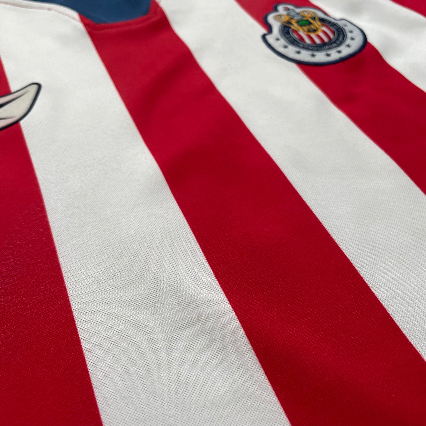 Chivas de Guadalajara 2004/05 home x Bofo Bautista #7 (M, runs big)