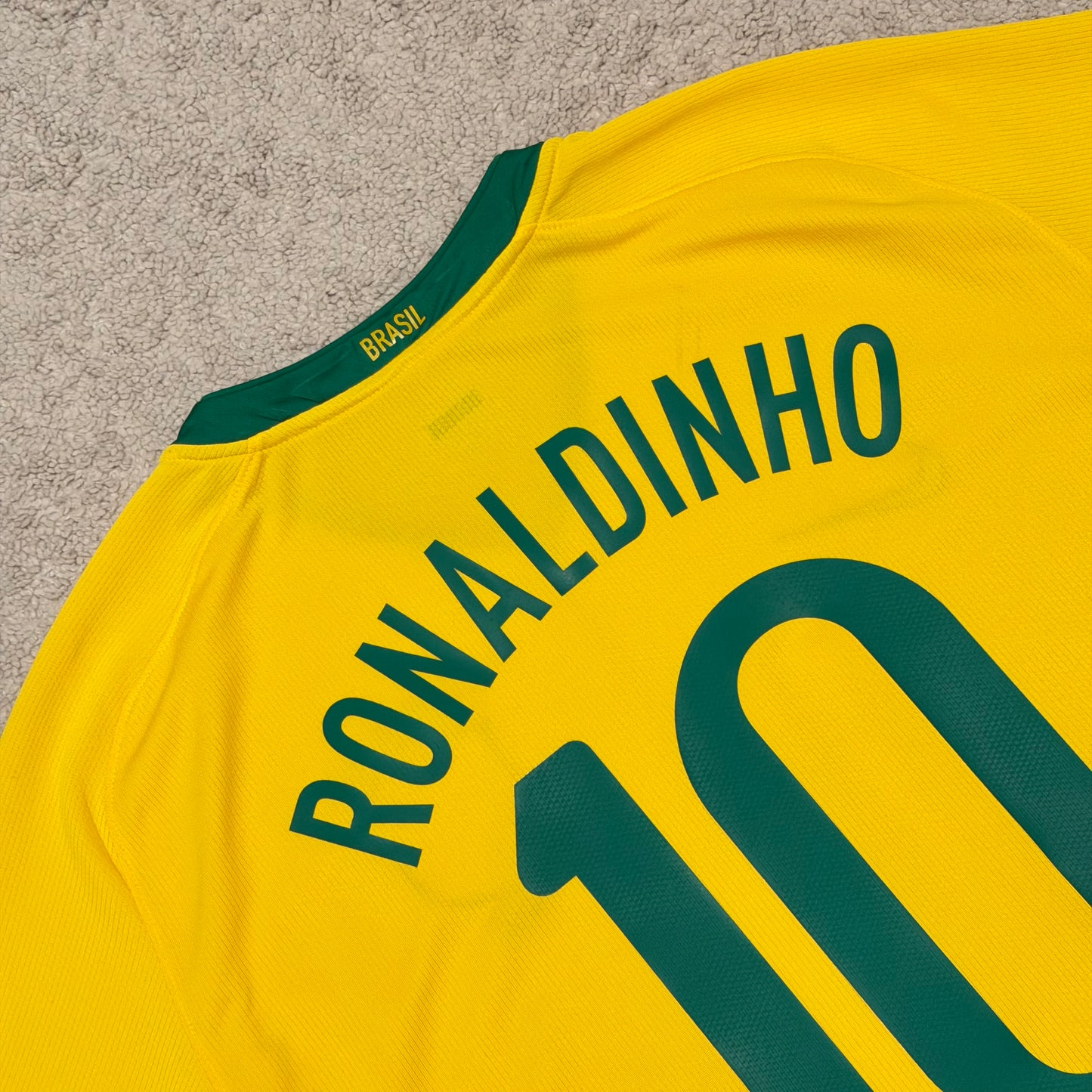 Brazil 2008/2009/2010 home x Ronaldinho #10 (L)