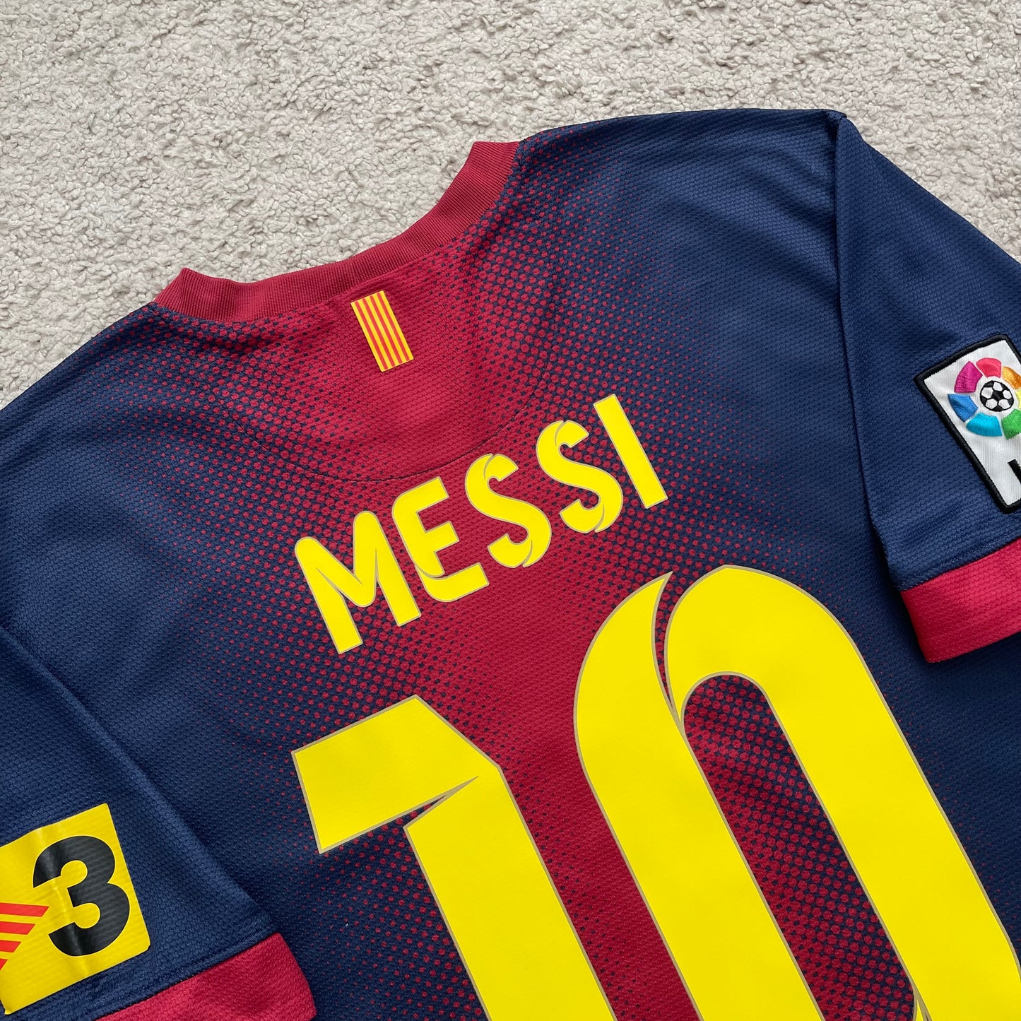Barcelona 2012/13 home x Messi #10 (L) *has some holes on the back