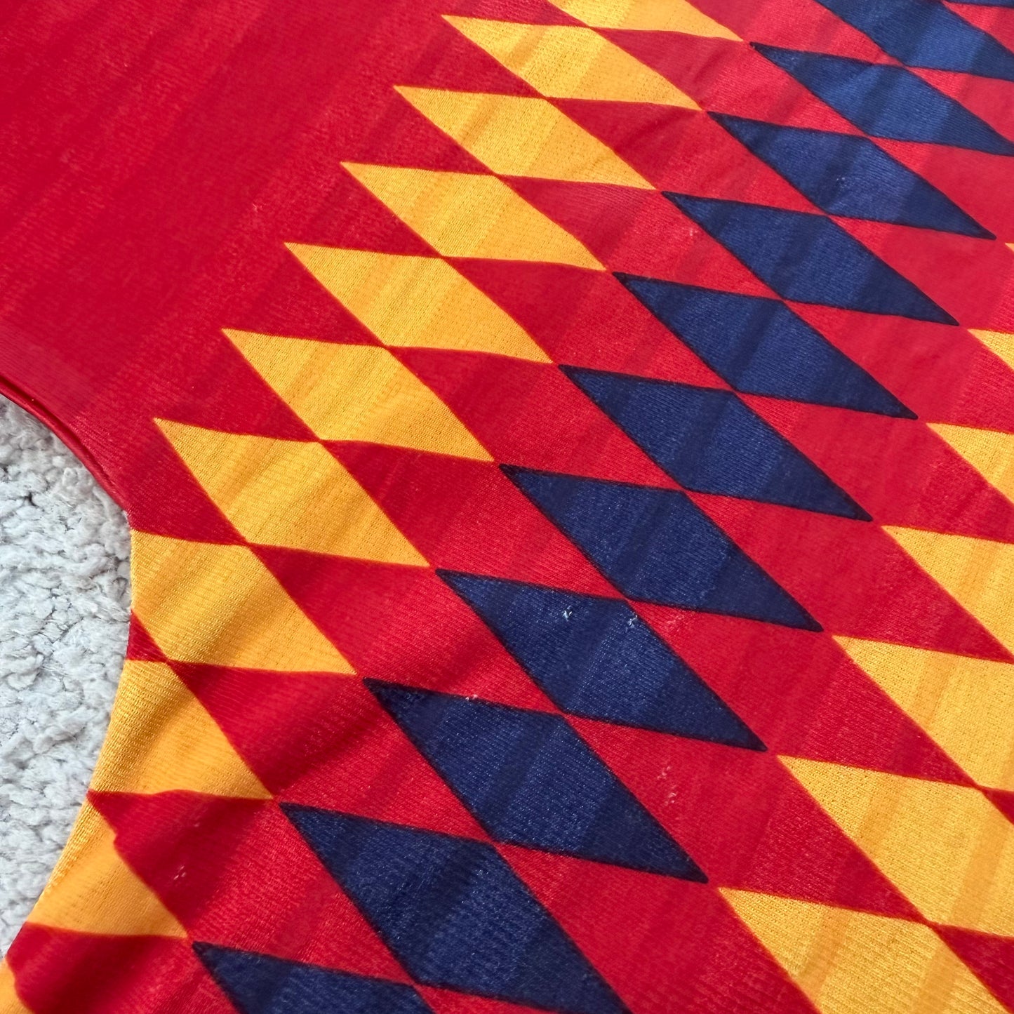 Spain 1994 World Cup home (M) *tiny holes on right sleeve