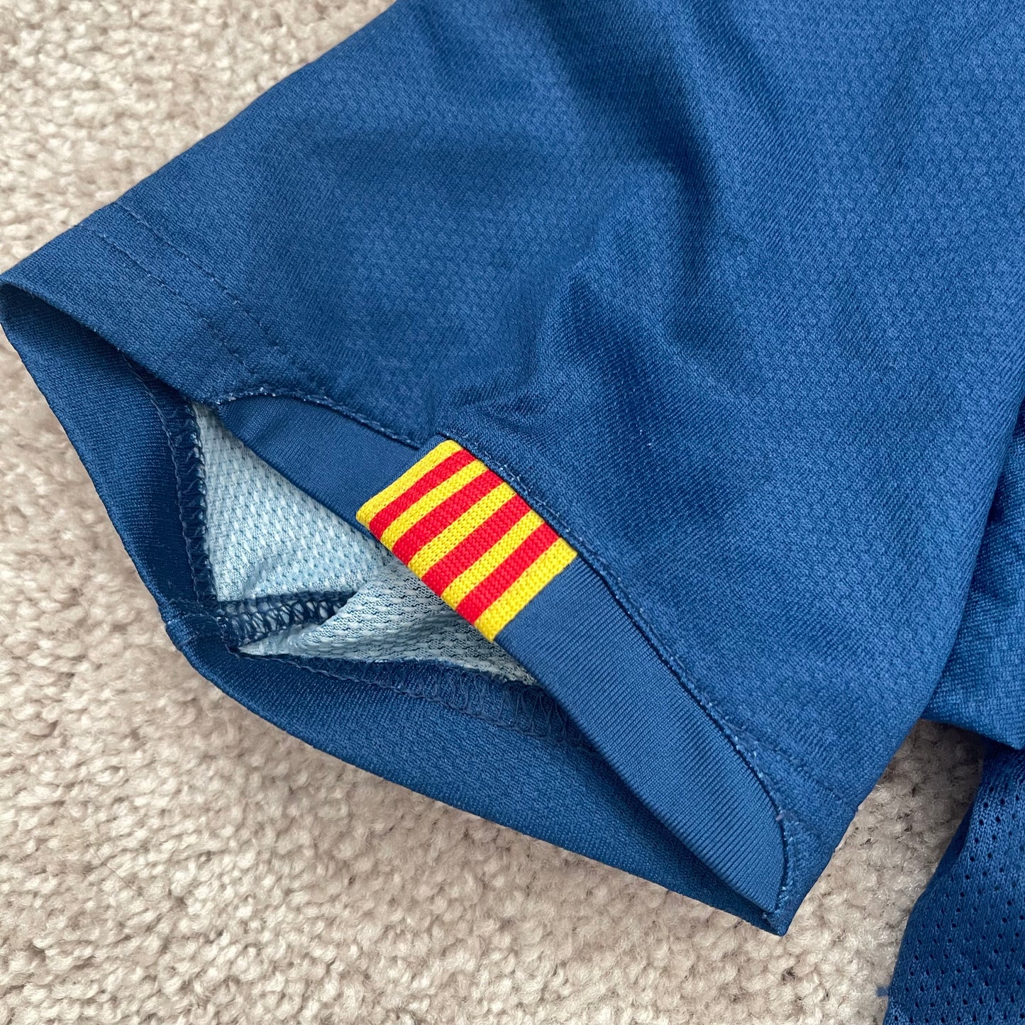 Barcelona 2006/07 home x Messi #19 (S) *tiny holes