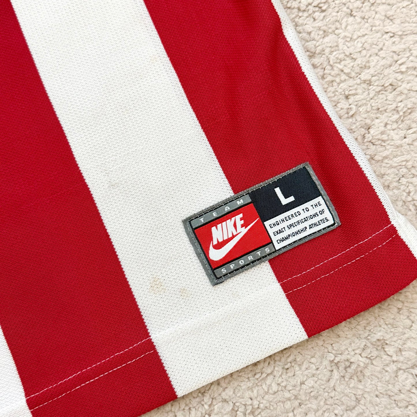 Chivas de Guadalajara 1997 home (L, runs big)