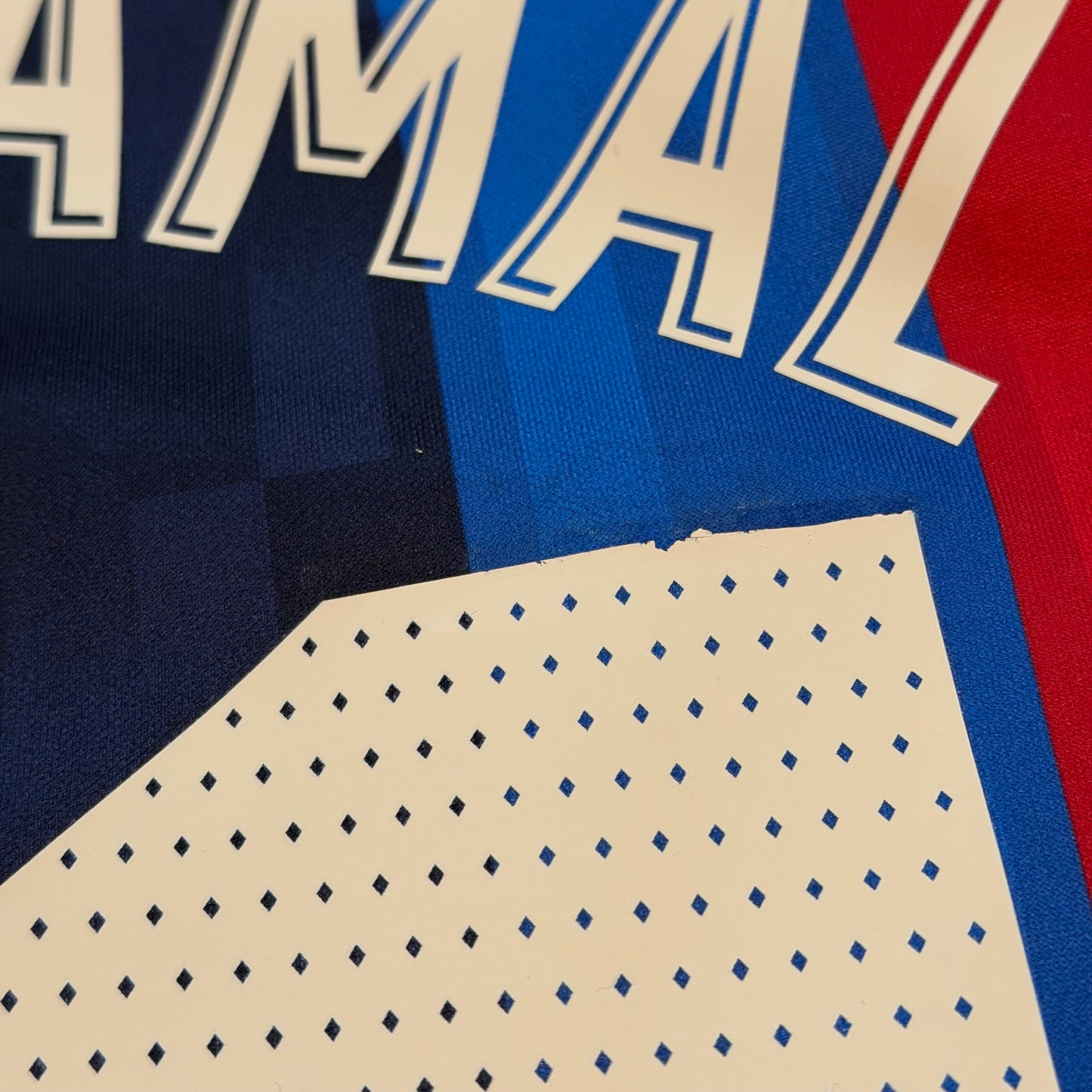 Barcelona 2022/23 home x Lamine Yamal #41 (L)