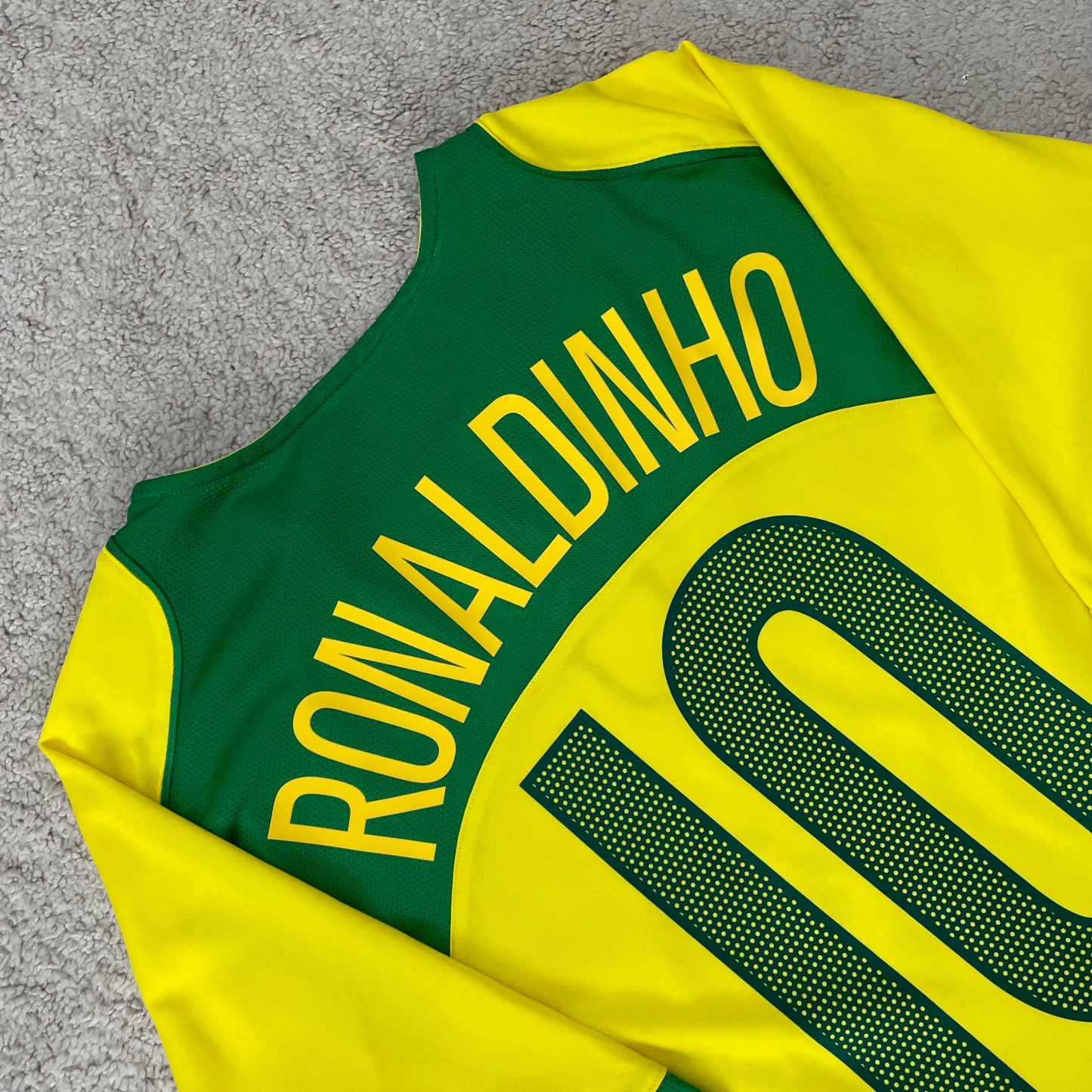 Brazil 2004 Copa America home x Ronaldinho #10 (XL)