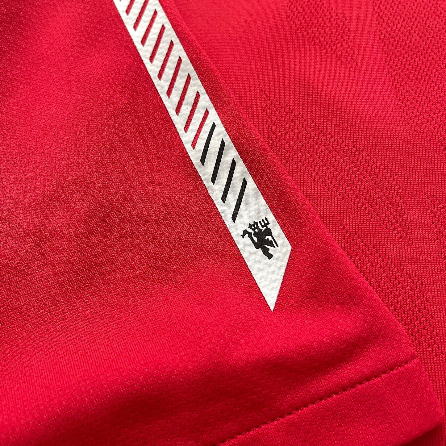 Manchester United 2010/11 home x Nemanja Vidic #15 (L)