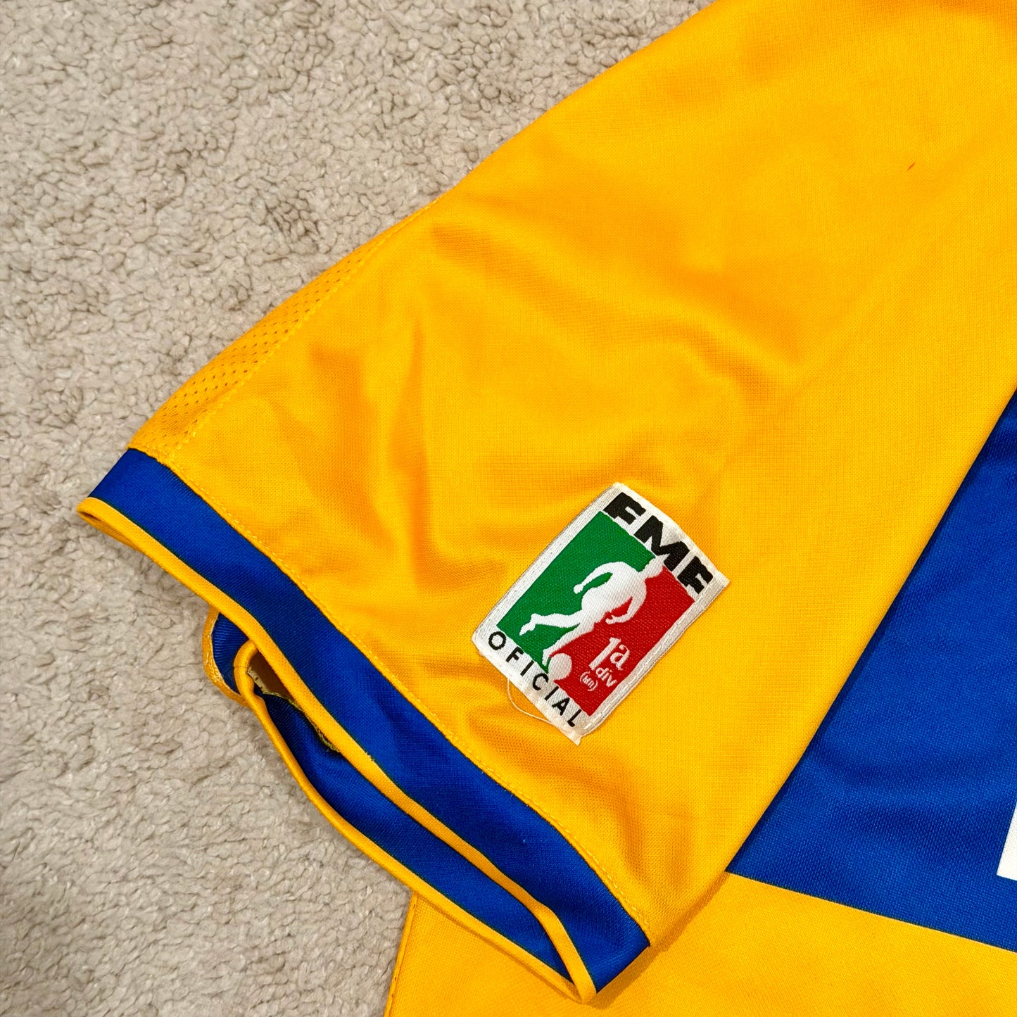 Tigres UANL 2002/03 home (XL) *has some tiny holes in the back