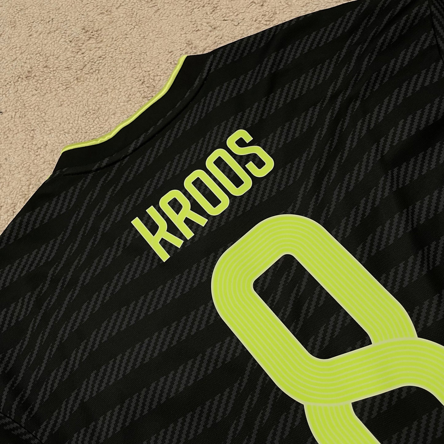 Real Madrid 2022/23 third x Toni Kroos #8 (L)