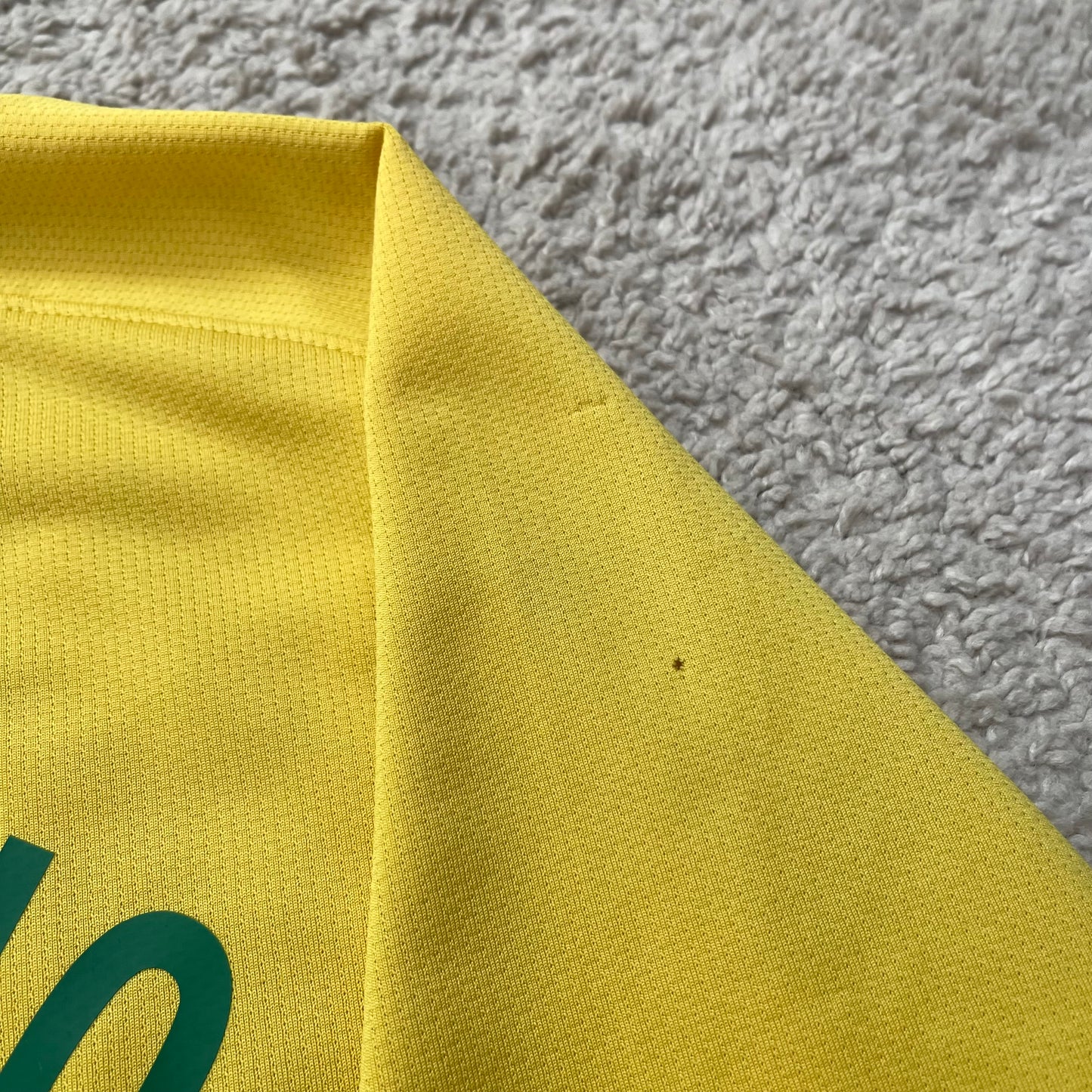 Brazil 2008/2009/2010 home x Ronaldinho #10 (XL) *has some tiny holes