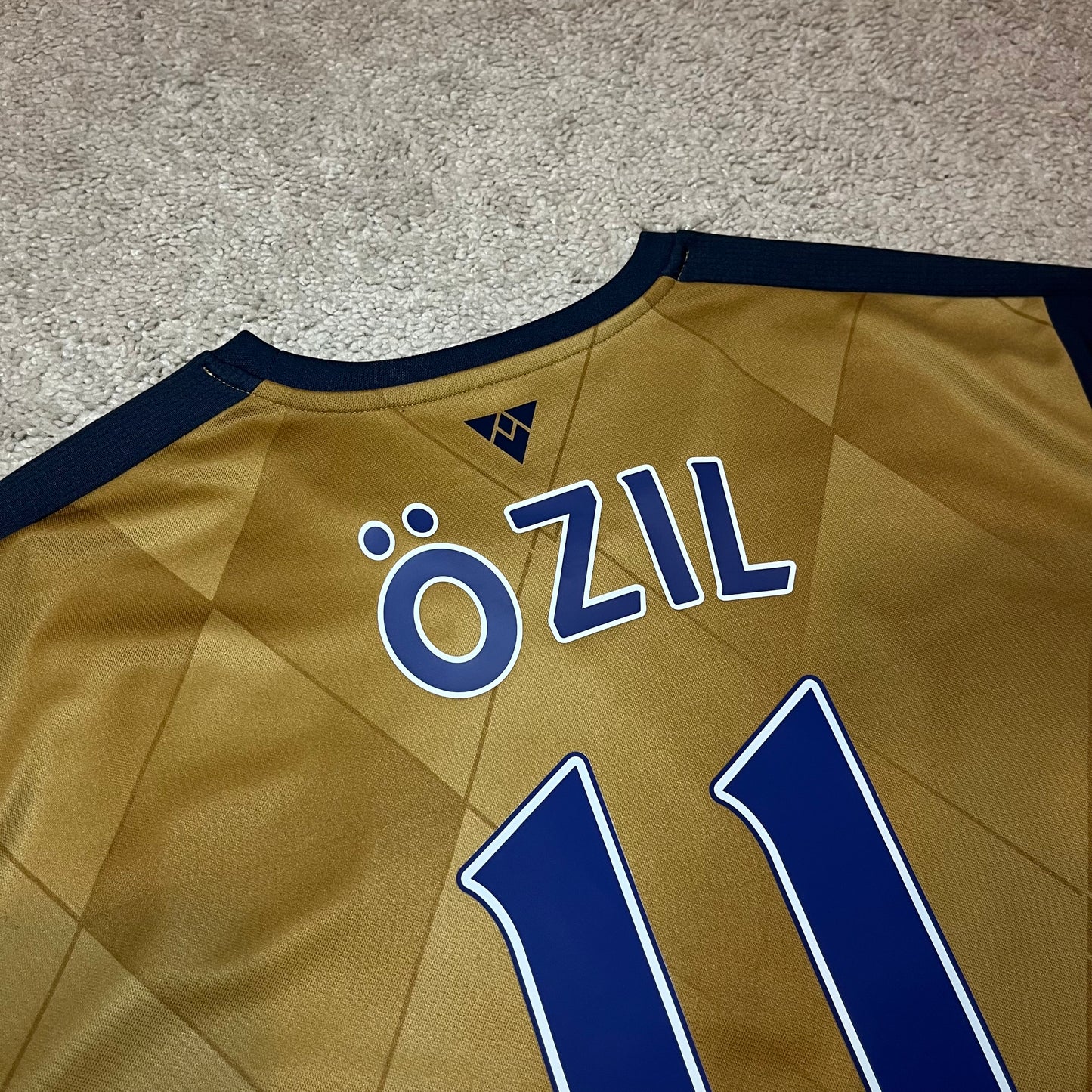 Arsenal 2015/16 away x Mesut Özil #11 (L)