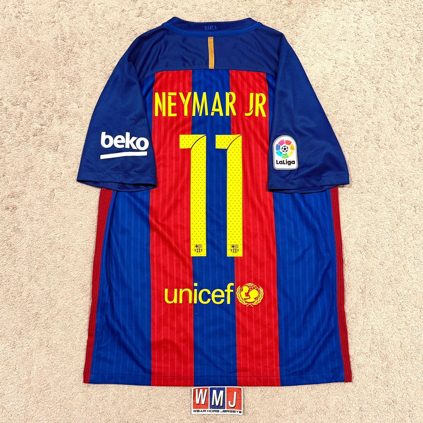 Barcelona 2016/17 home x Messi #10 (M) *very tiny holes