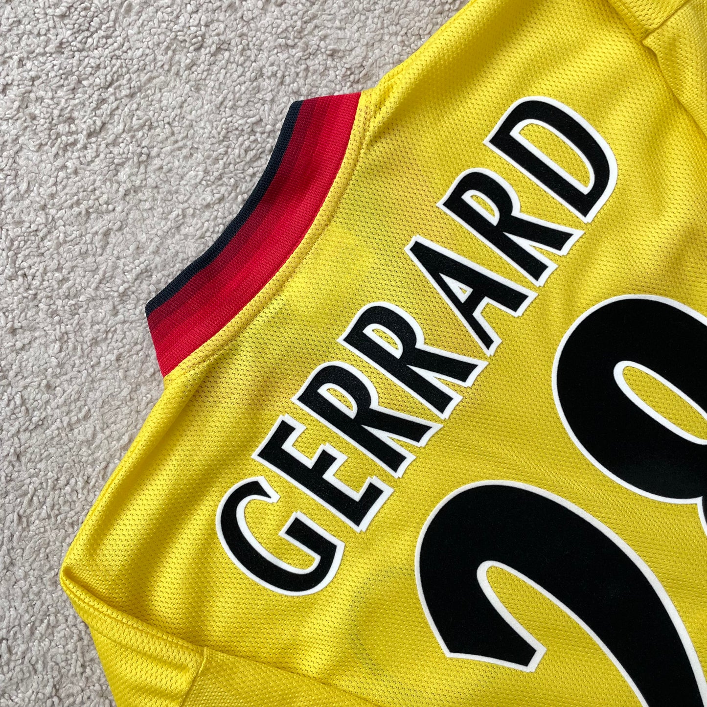 Liverpool 1998/99 x Steven Gerrard #28 (L, runs big)