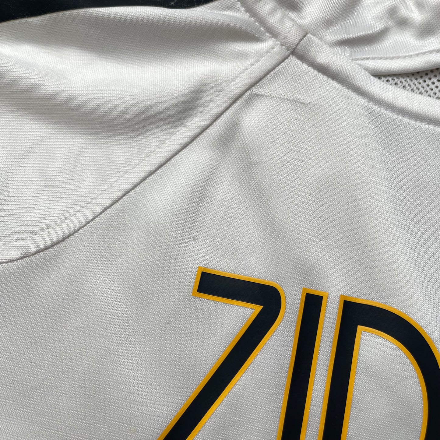 Real Madrid 2004/05 home x Zinedine Zidane #5 (L)