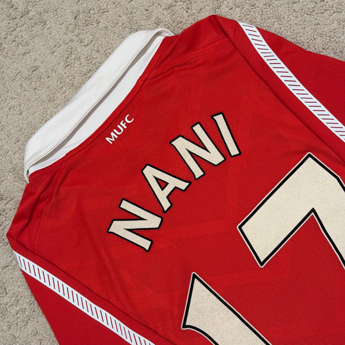 Manchester United 2010/11 home x Luis Nani #17 (M)