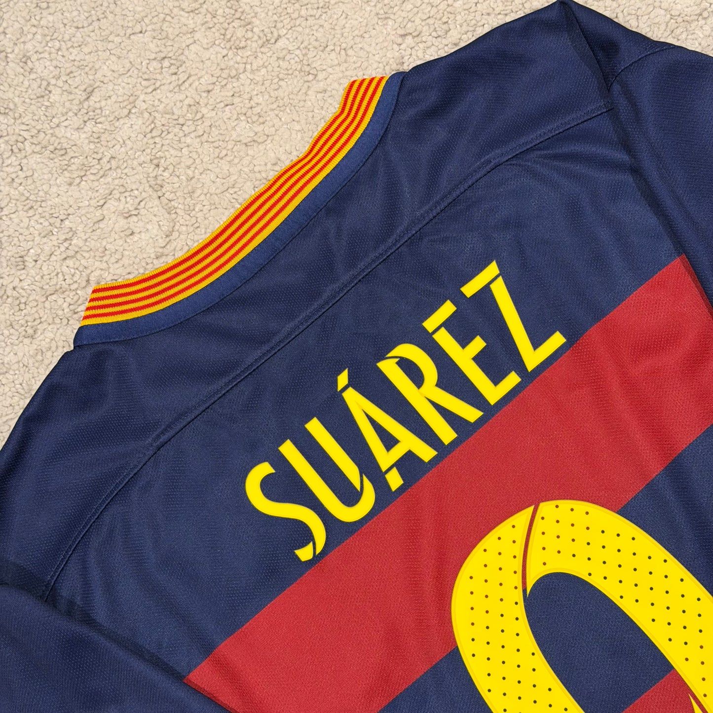 Barcelona 2015/16 home x Luis Suarez #9 (L)