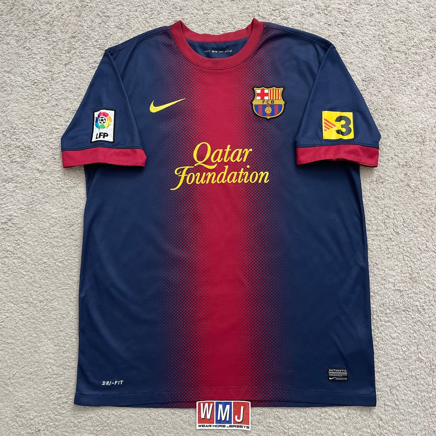 Barcelona 2012/13 home x Messi #10 (L) *has some holes on the back
