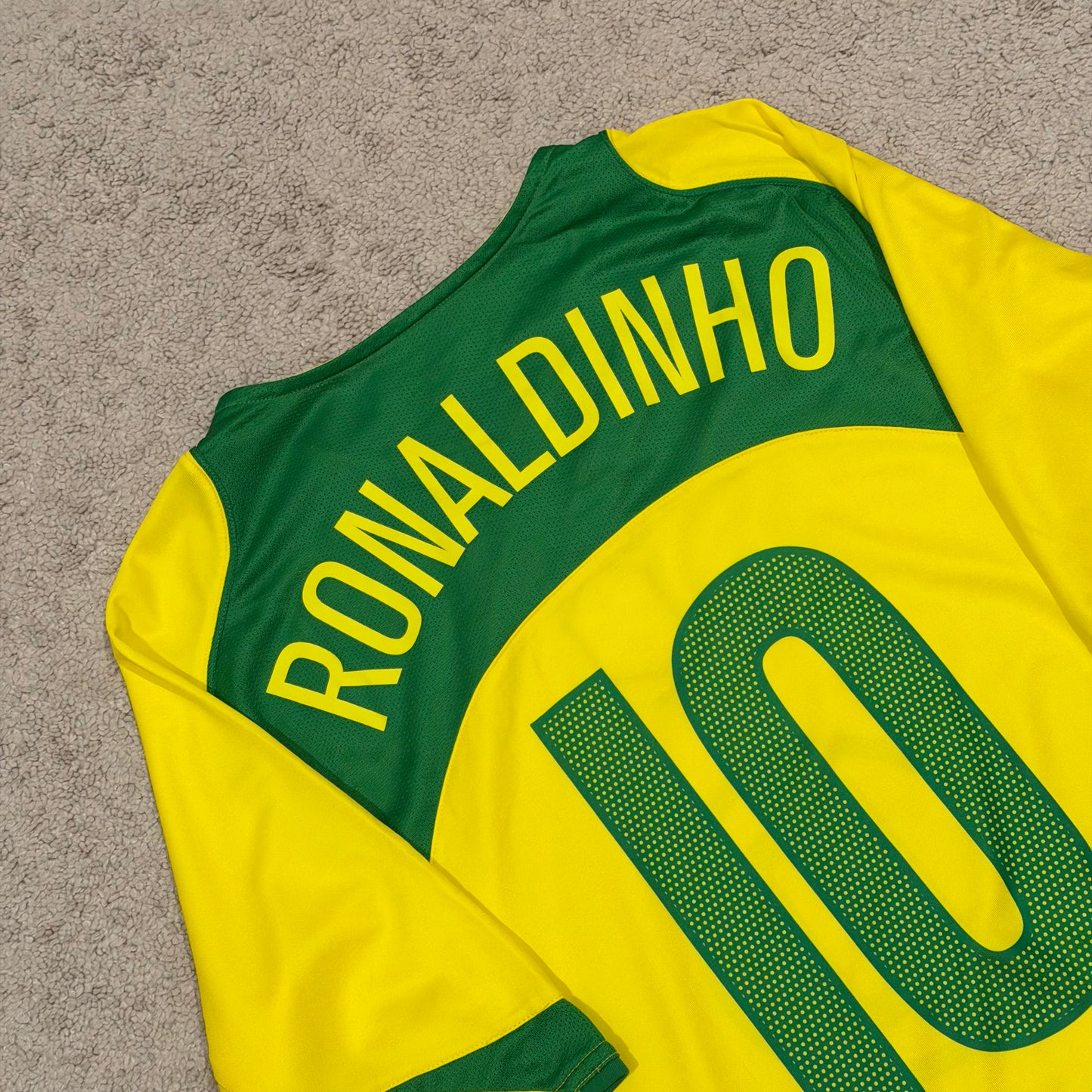 Brazil 2004/05 home x Ronaldinho #10 (L)