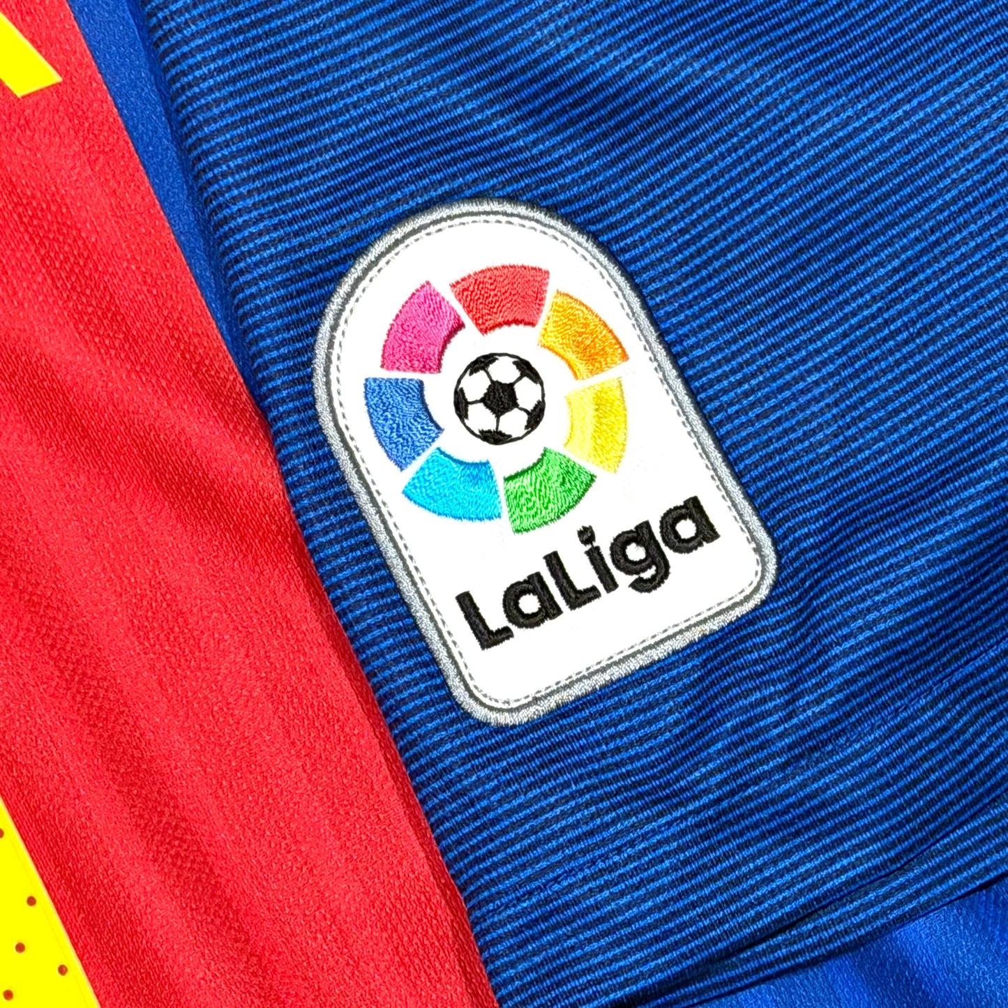 Barcelona 2016/17 home x Messi #10 (M) *very tiny holes
