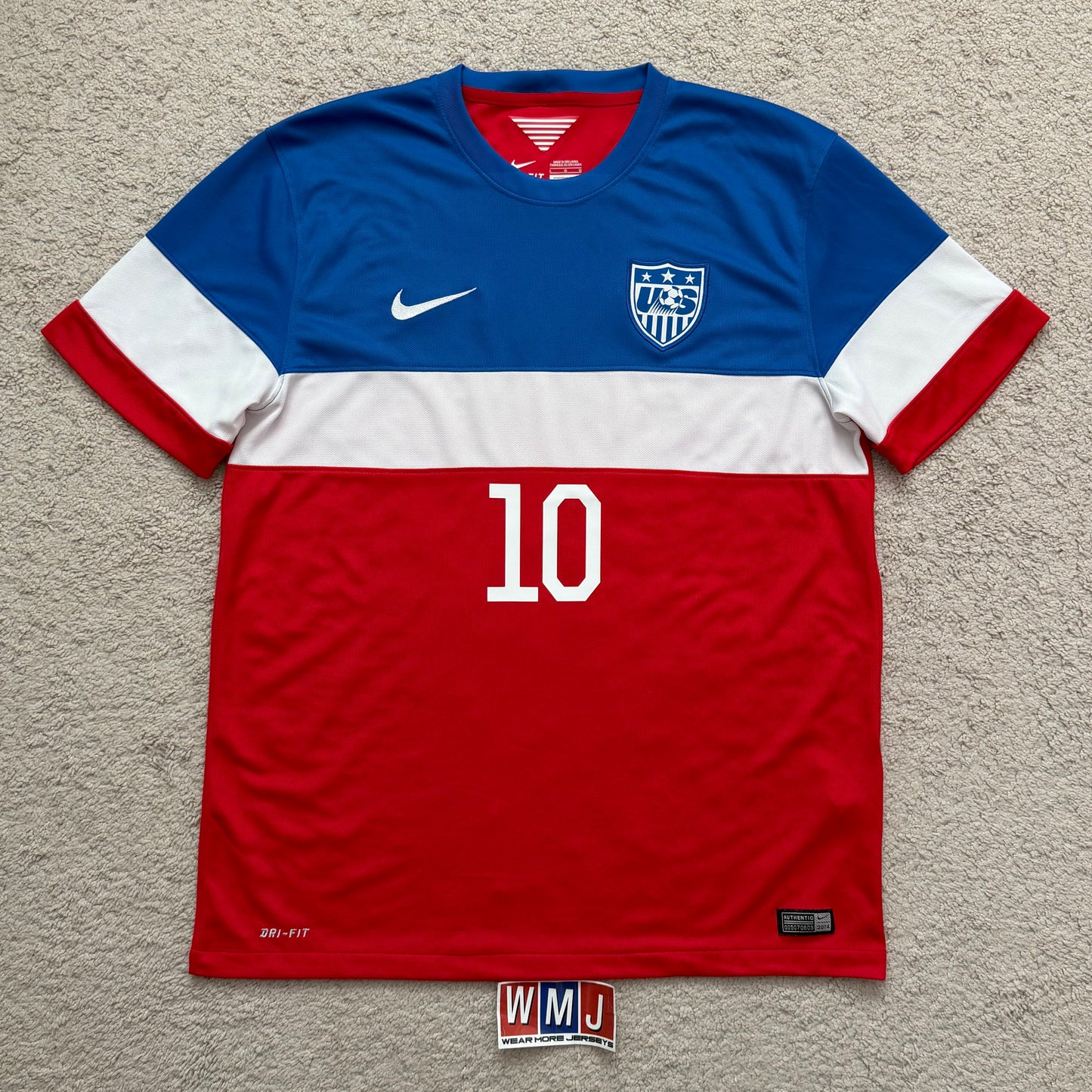 USA 2014 away x Landon Donovan #10 L)