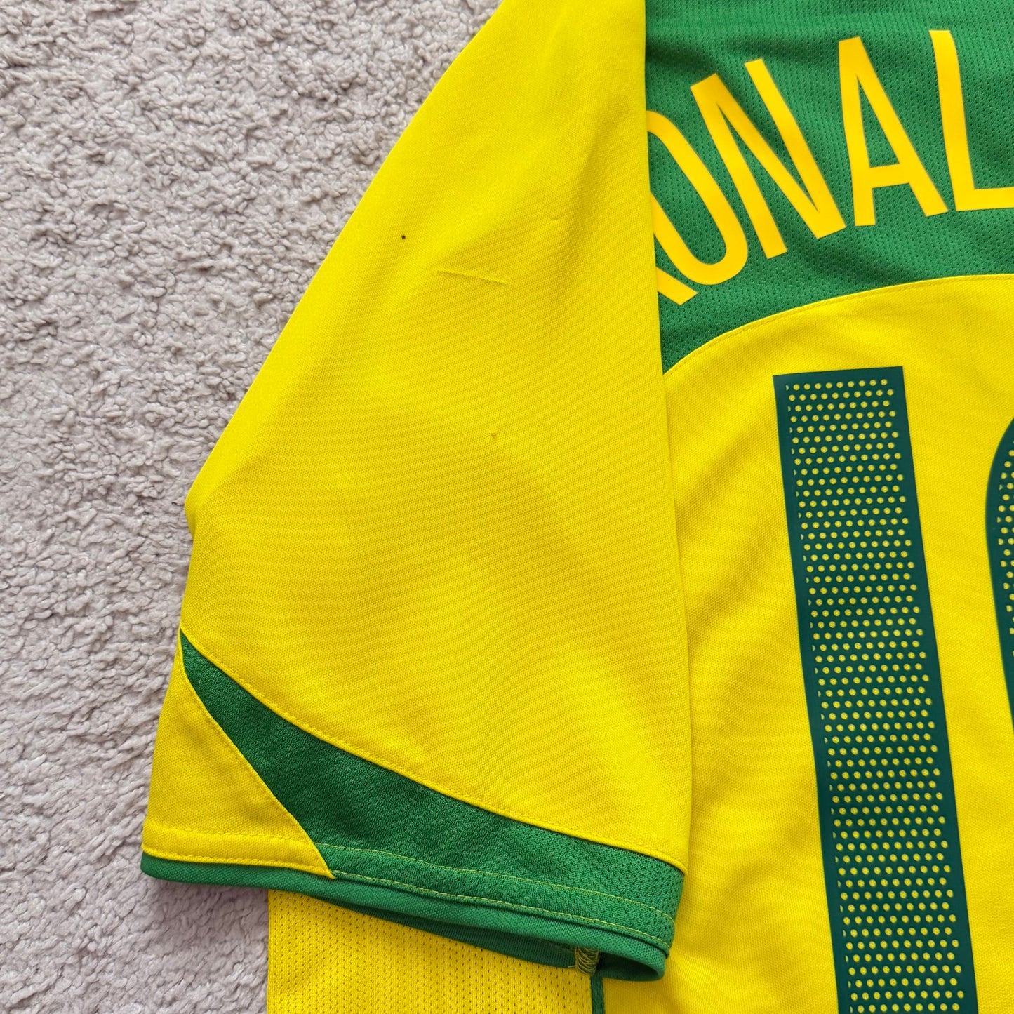 Brazil 2004/06 home x Ronaldinho #10 (L)